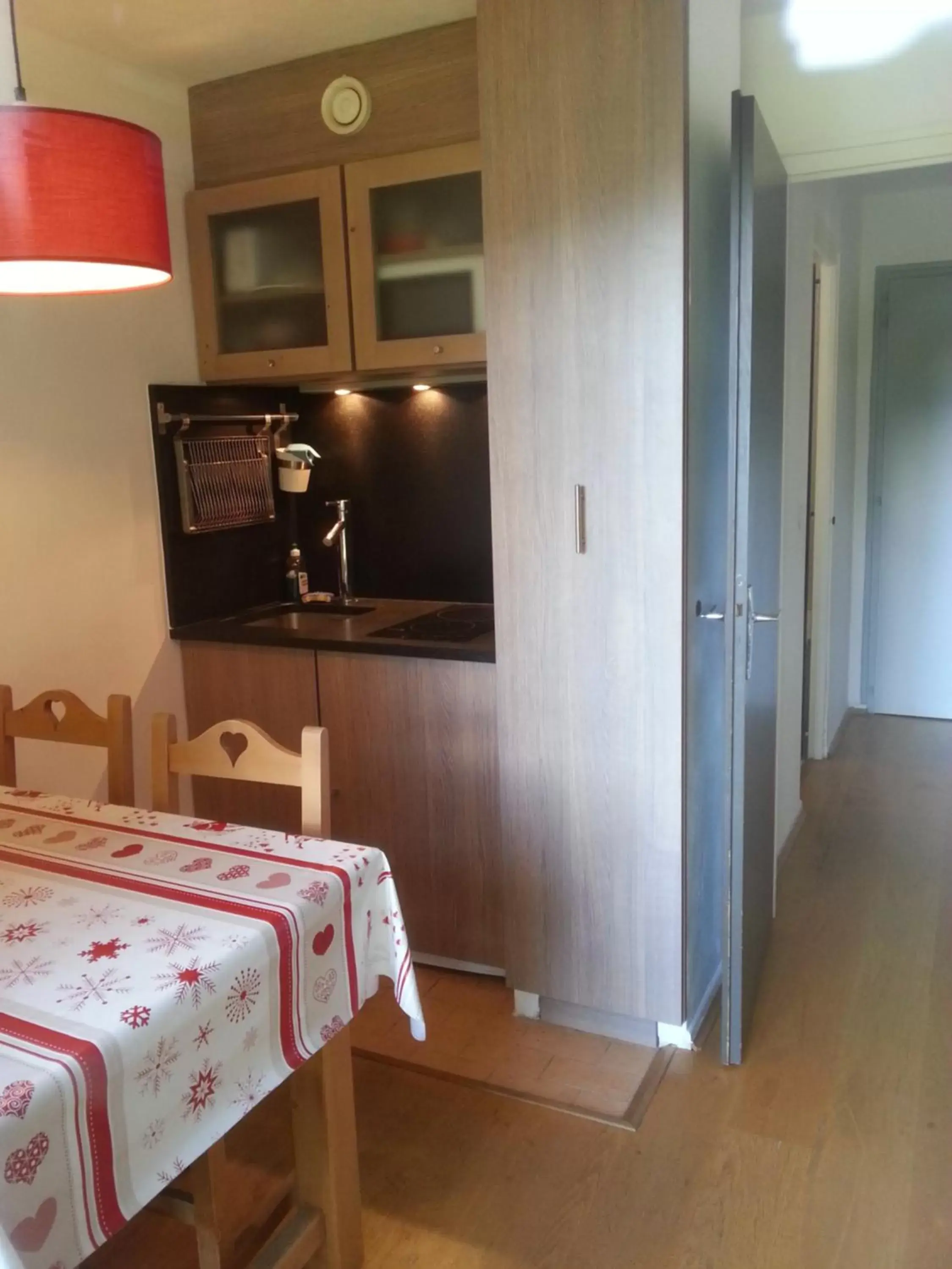 Dining area, Bathroom in Hôtel Rent