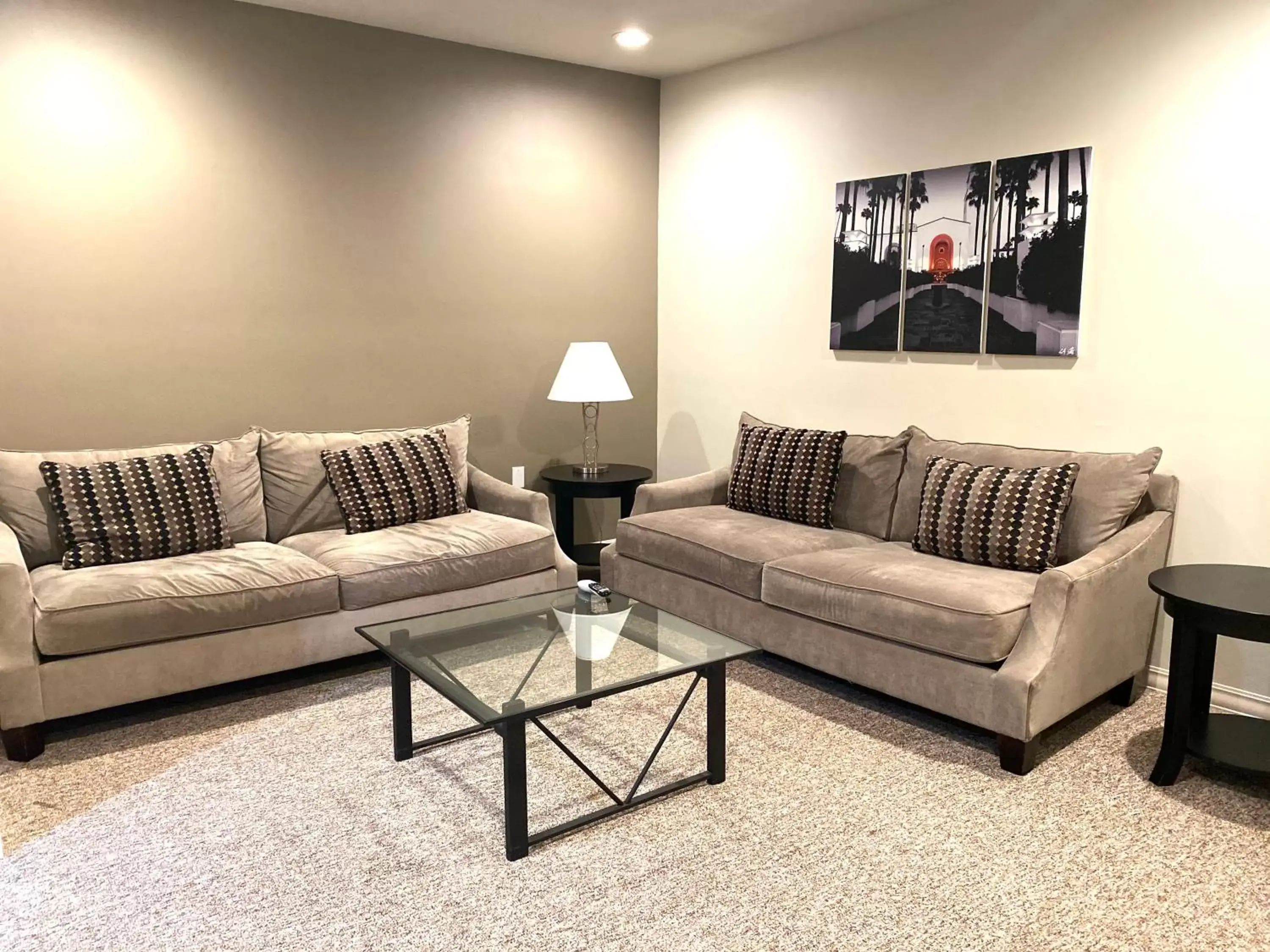 Living room, Seating Area in Redac Gateway Hotel Torrance