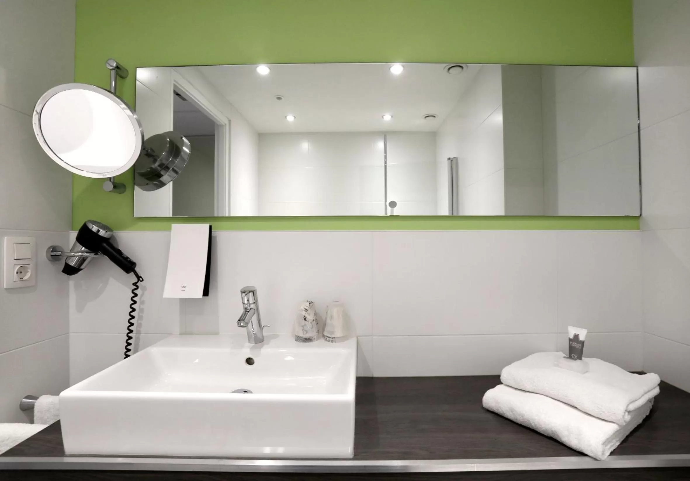 Bathroom in Churchill hotel Terneuzen