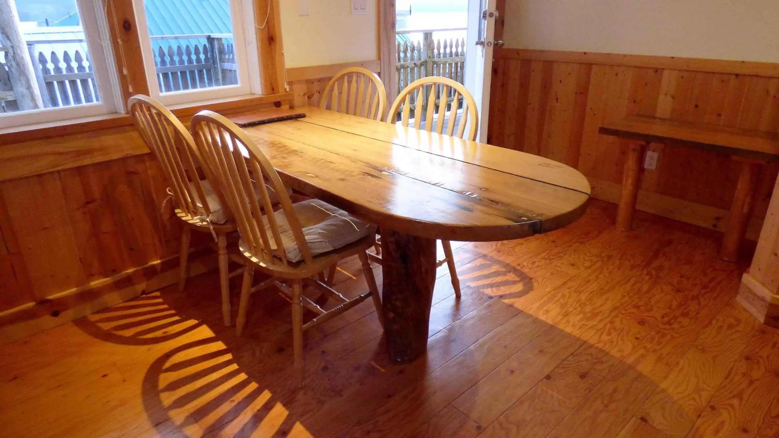 Seating area, Dining Area in Seine Boat Inn