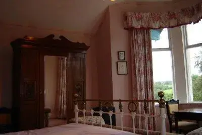 Day, Dining Area in Woodhill House