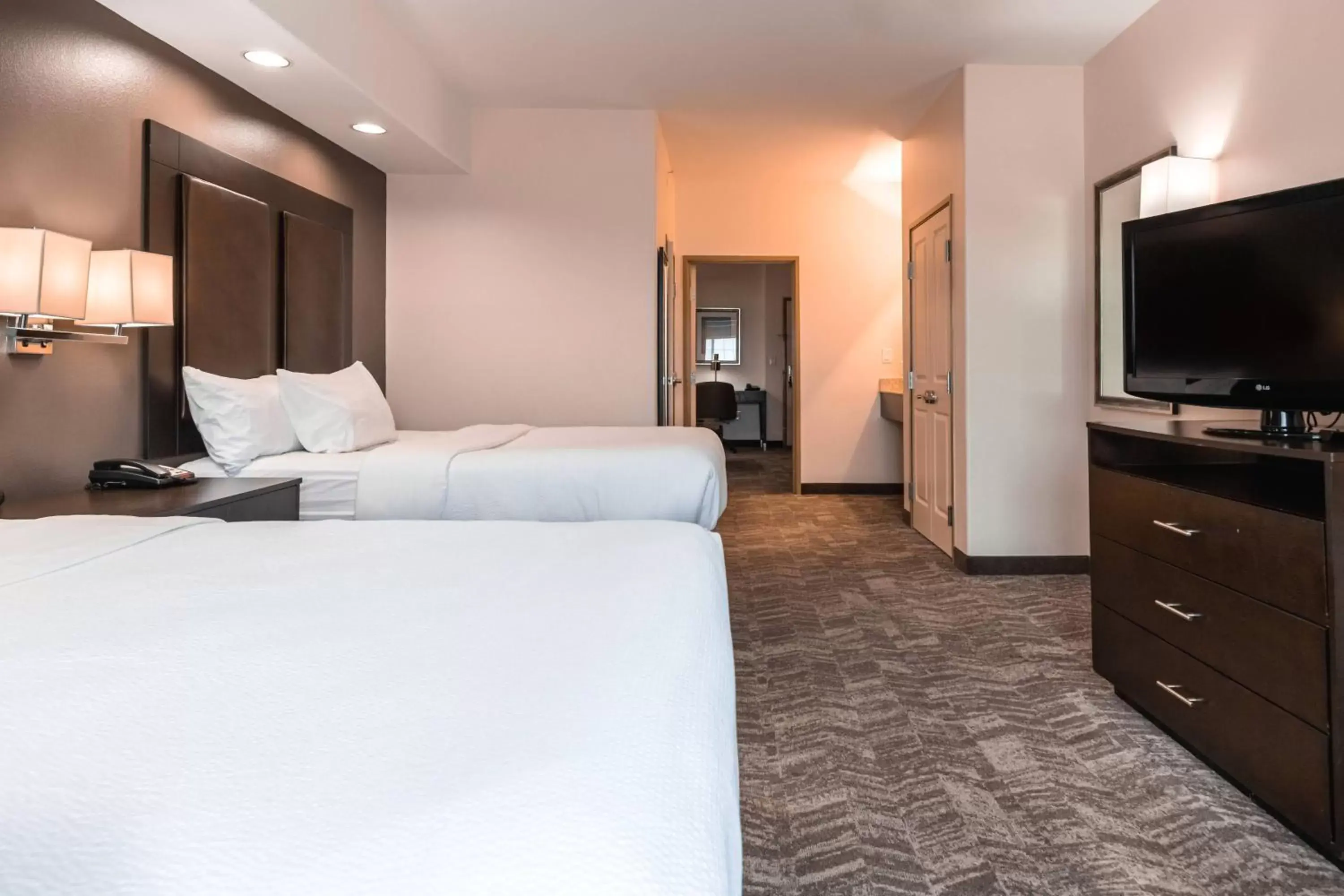 Bedroom, TV/Entertainment Center in SpringHill Suites by Marriott Waco Woodway