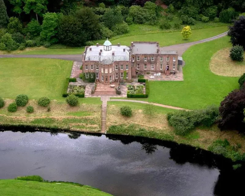 Property building, Bird's-eye View in Warwick Hall