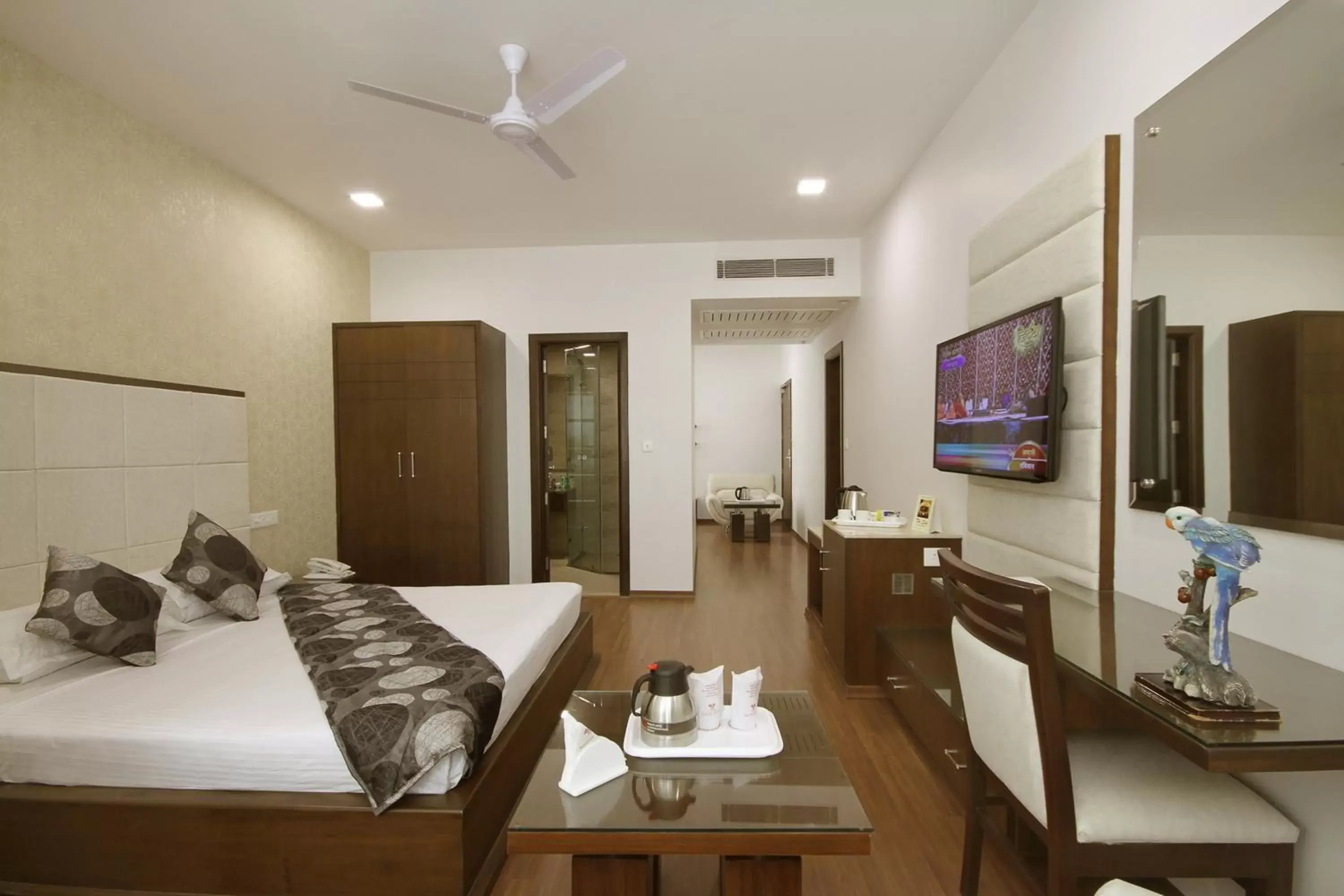 Bedroom, TV/Entertainment Center in Best Western Swing High Katra