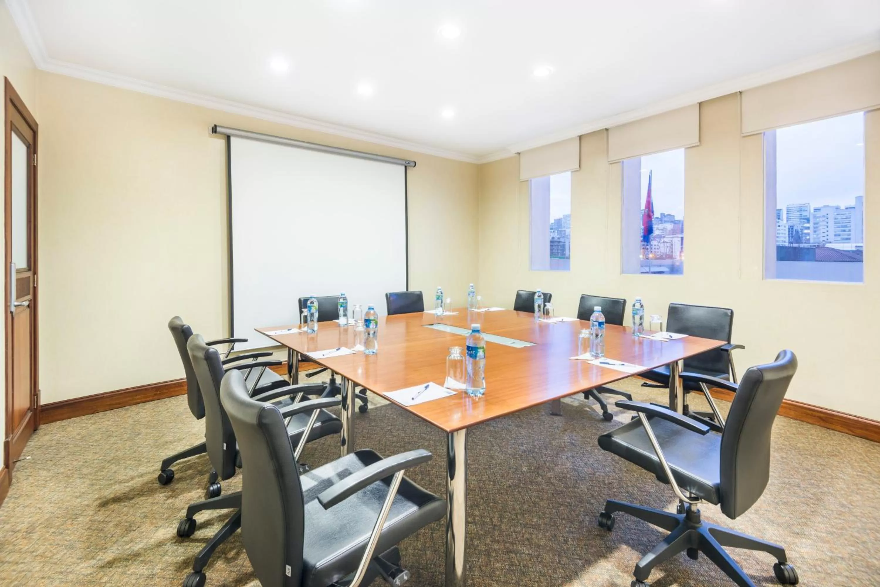 Meeting/conference room in Holiday Inn Express Quito by IHG