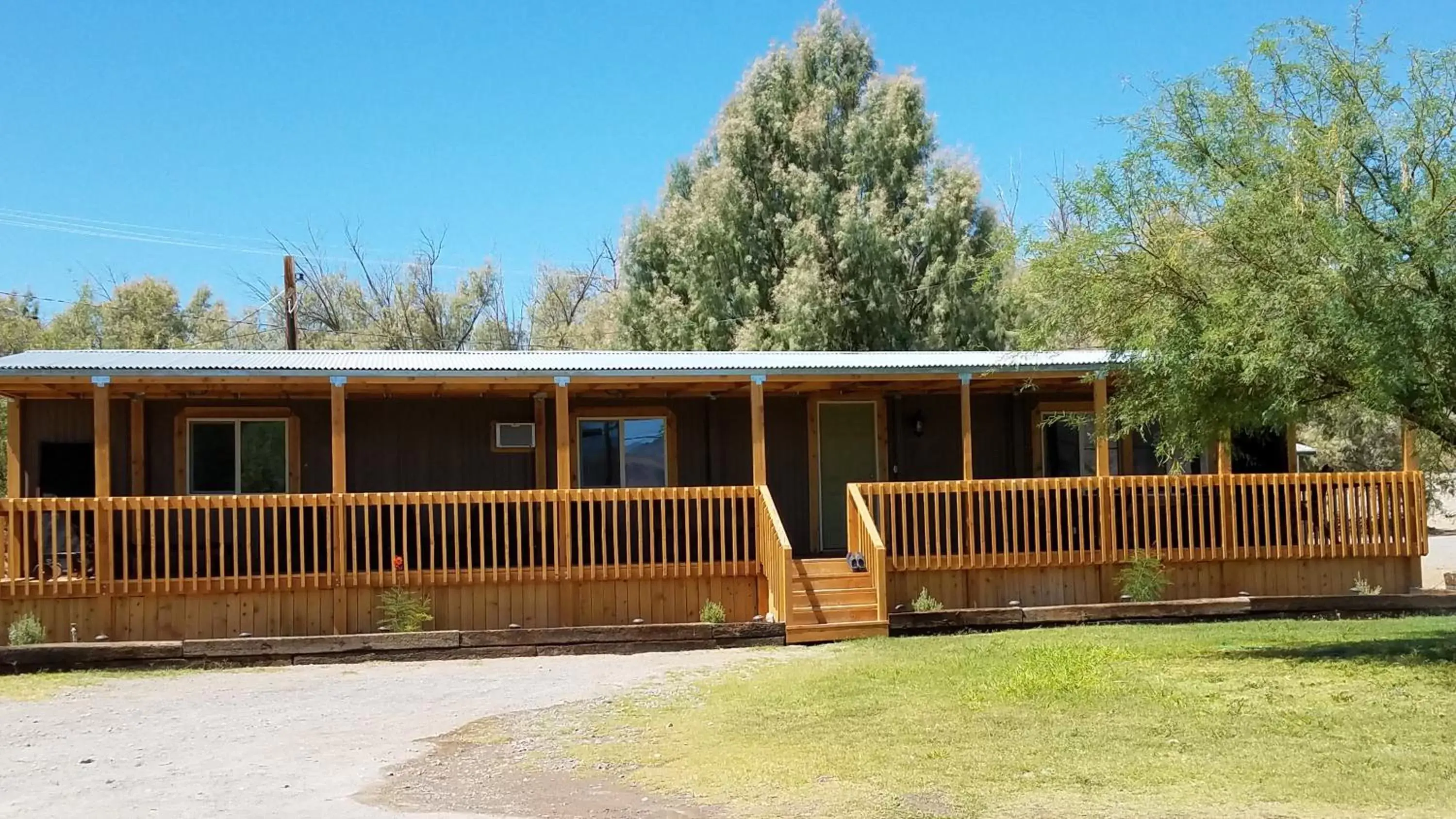 Property Building in Shoshone Inn