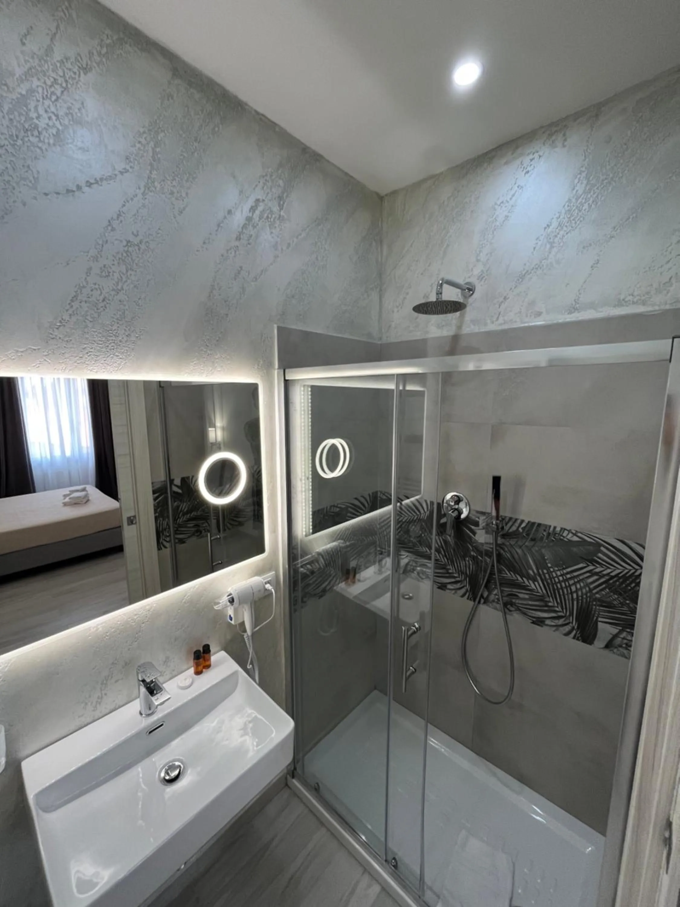 Shower in Hotel Ester