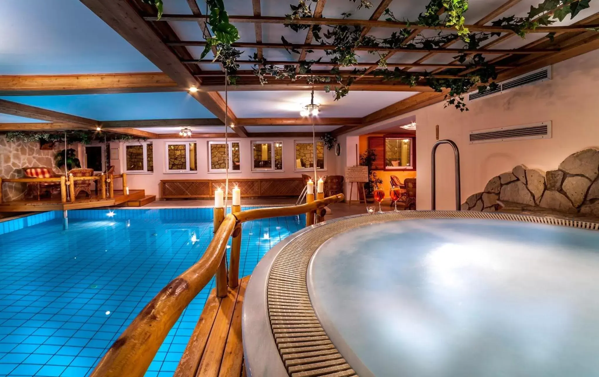 Hot Tub, Swimming Pool in Villa Medici Hotel & Restaurant