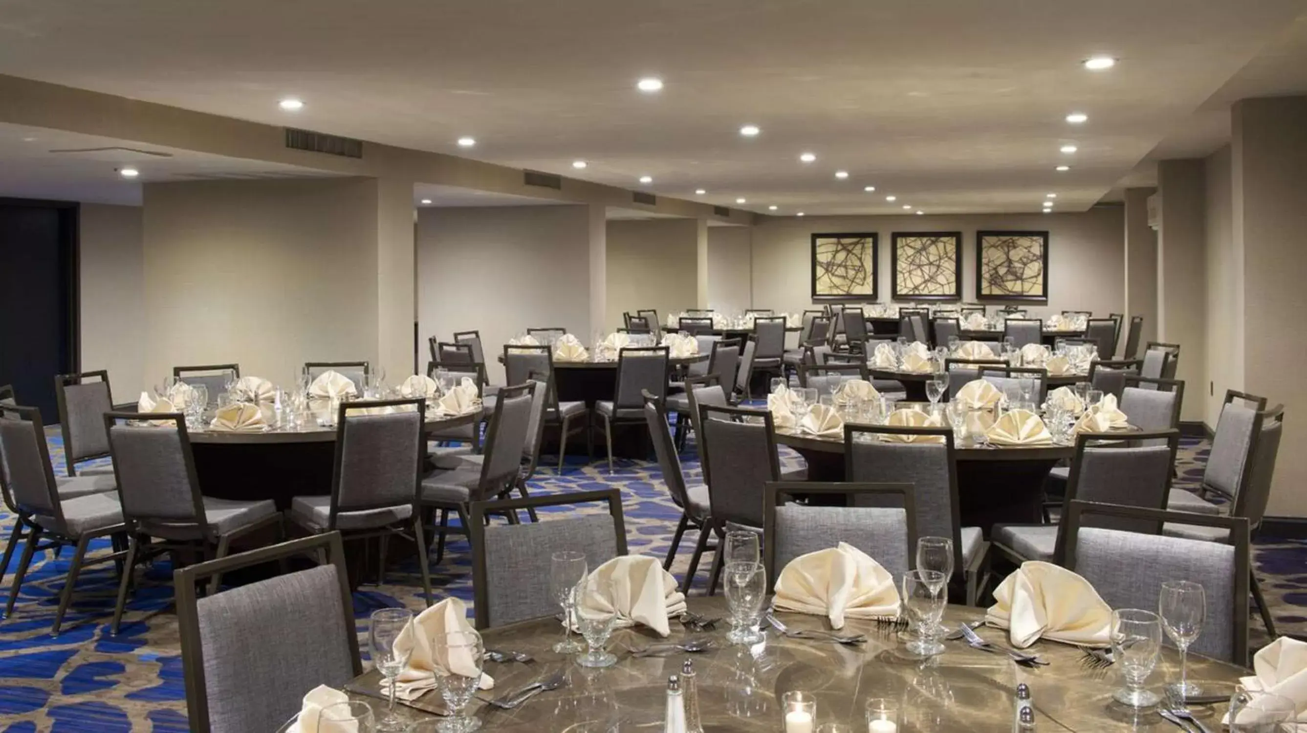 Meeting/conference room, Restaurant/Places to Eat in Hampton Inn Parsippany