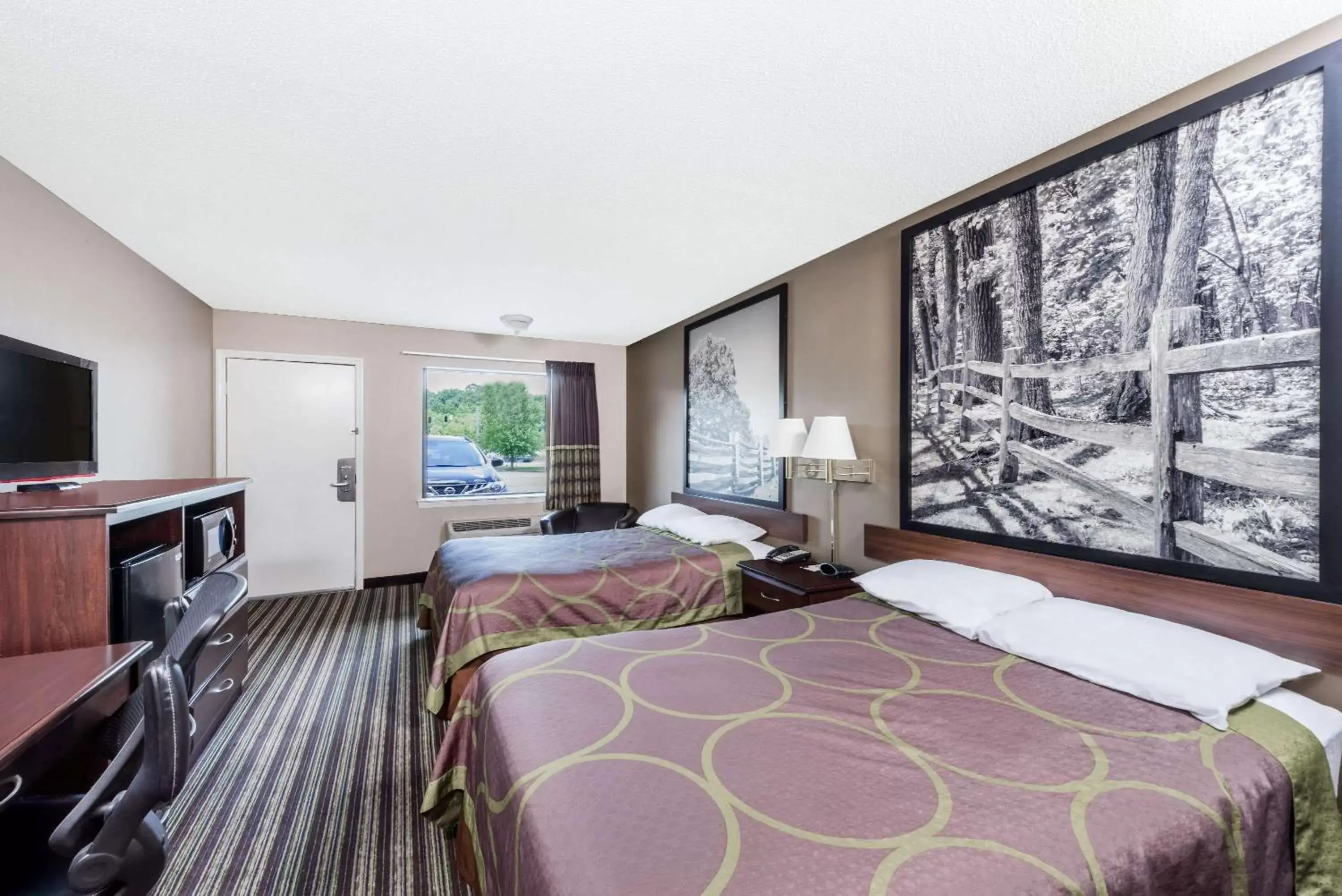 Photo of the whole room, Bed in Super 8 by Wyndham Chattanooga Ooltewah