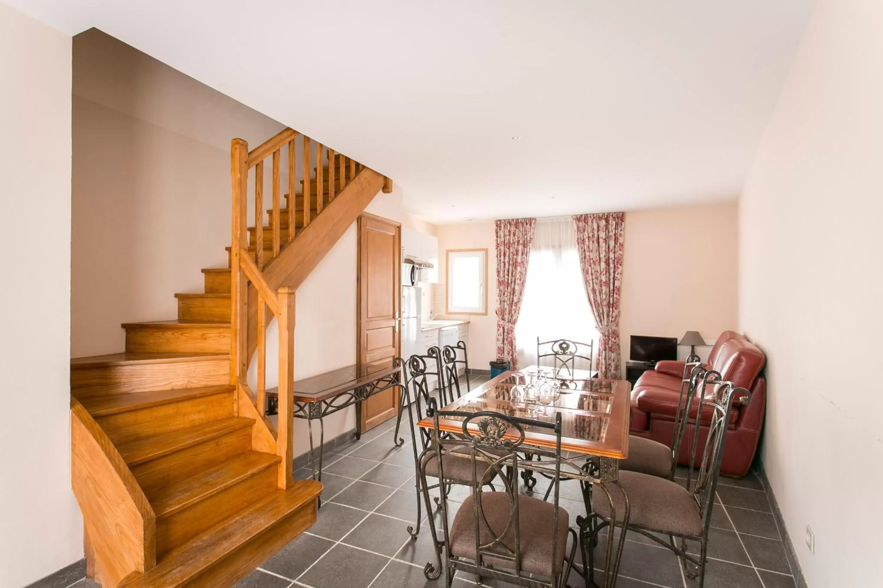 Living room, Dining Area in Hôtel Résidence Normandy Country Club by Popinns