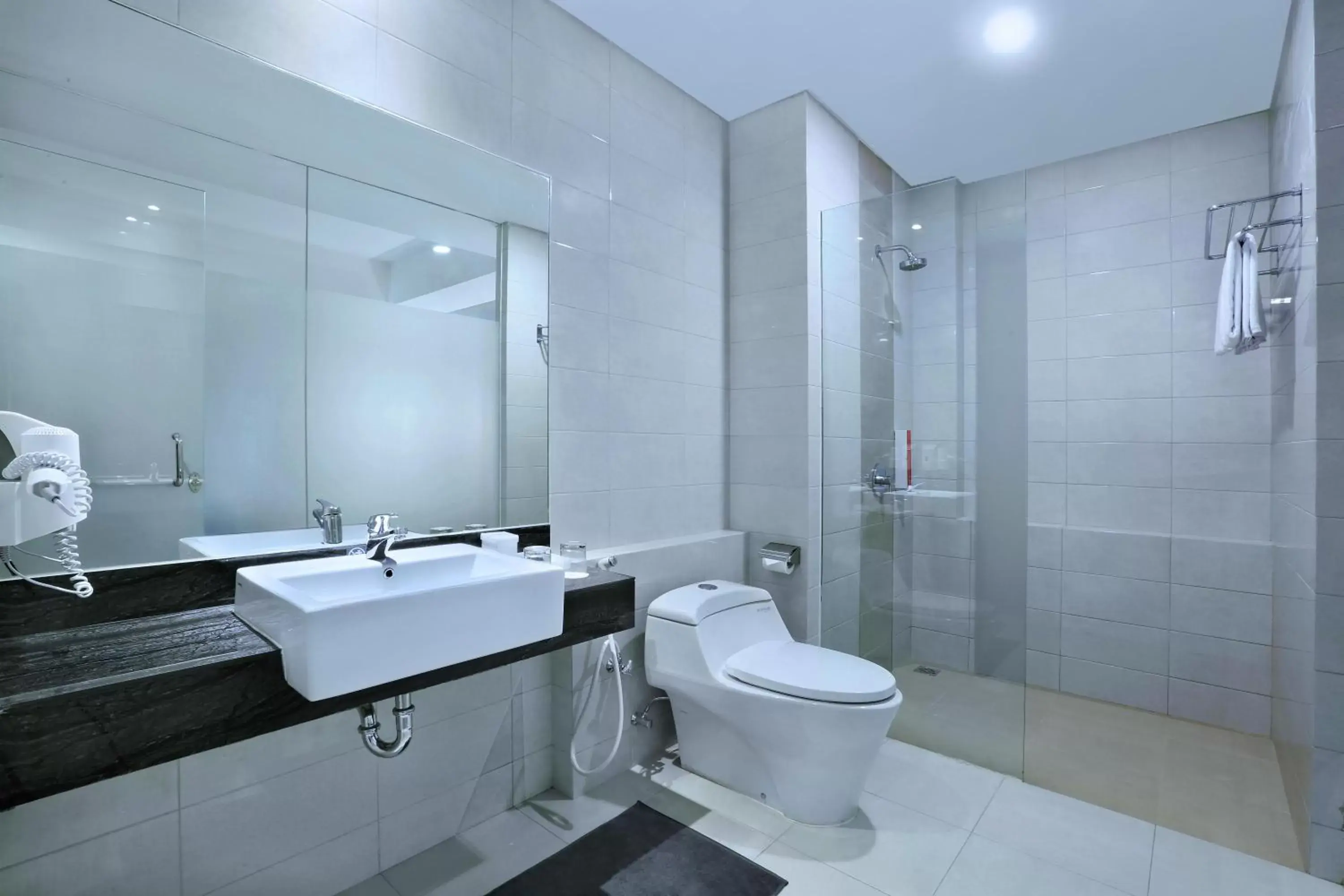 Shower, Bathroom in favehotel Sidoarjo