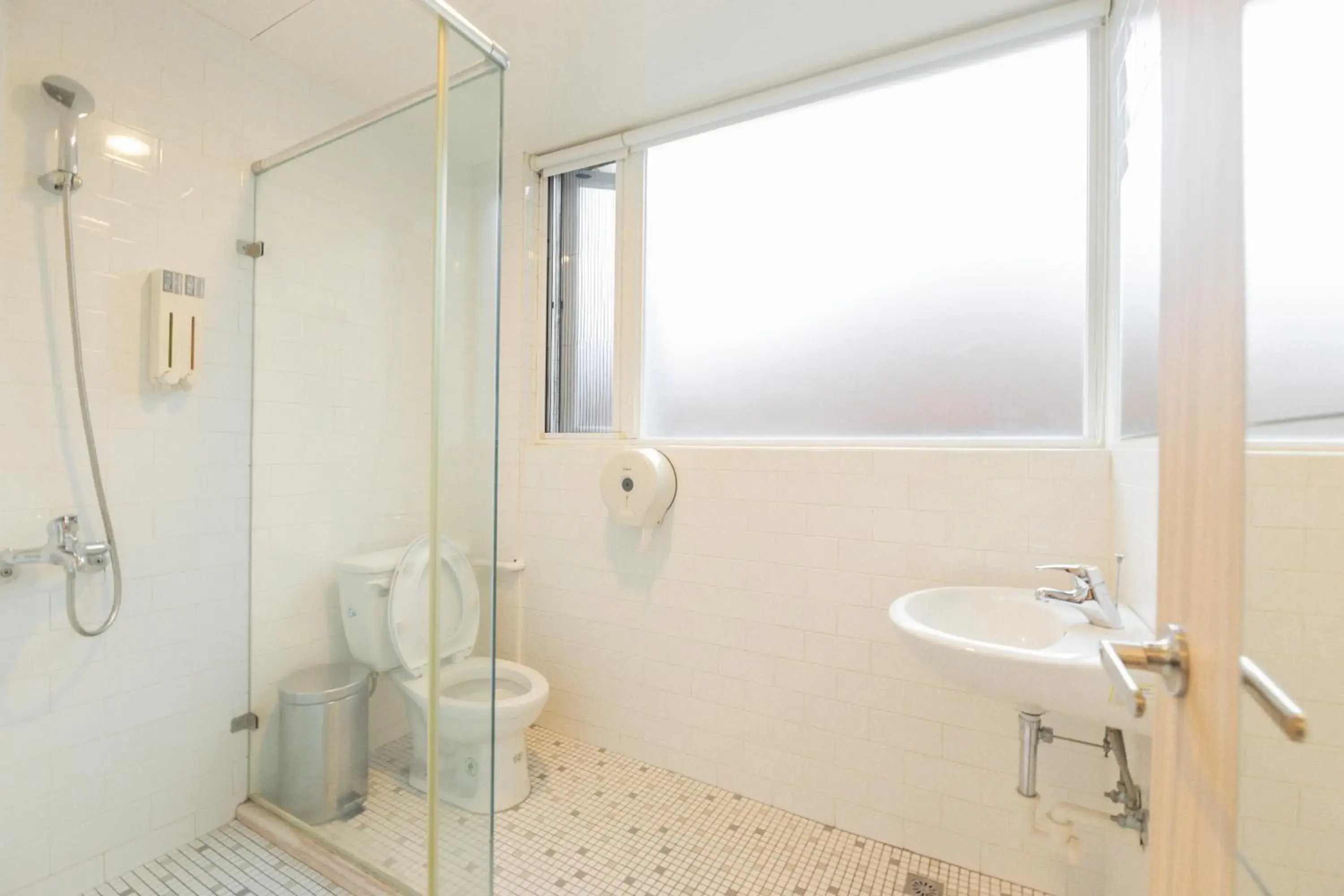 Shower, Bathroom in Flip Flop Hostel - Garden