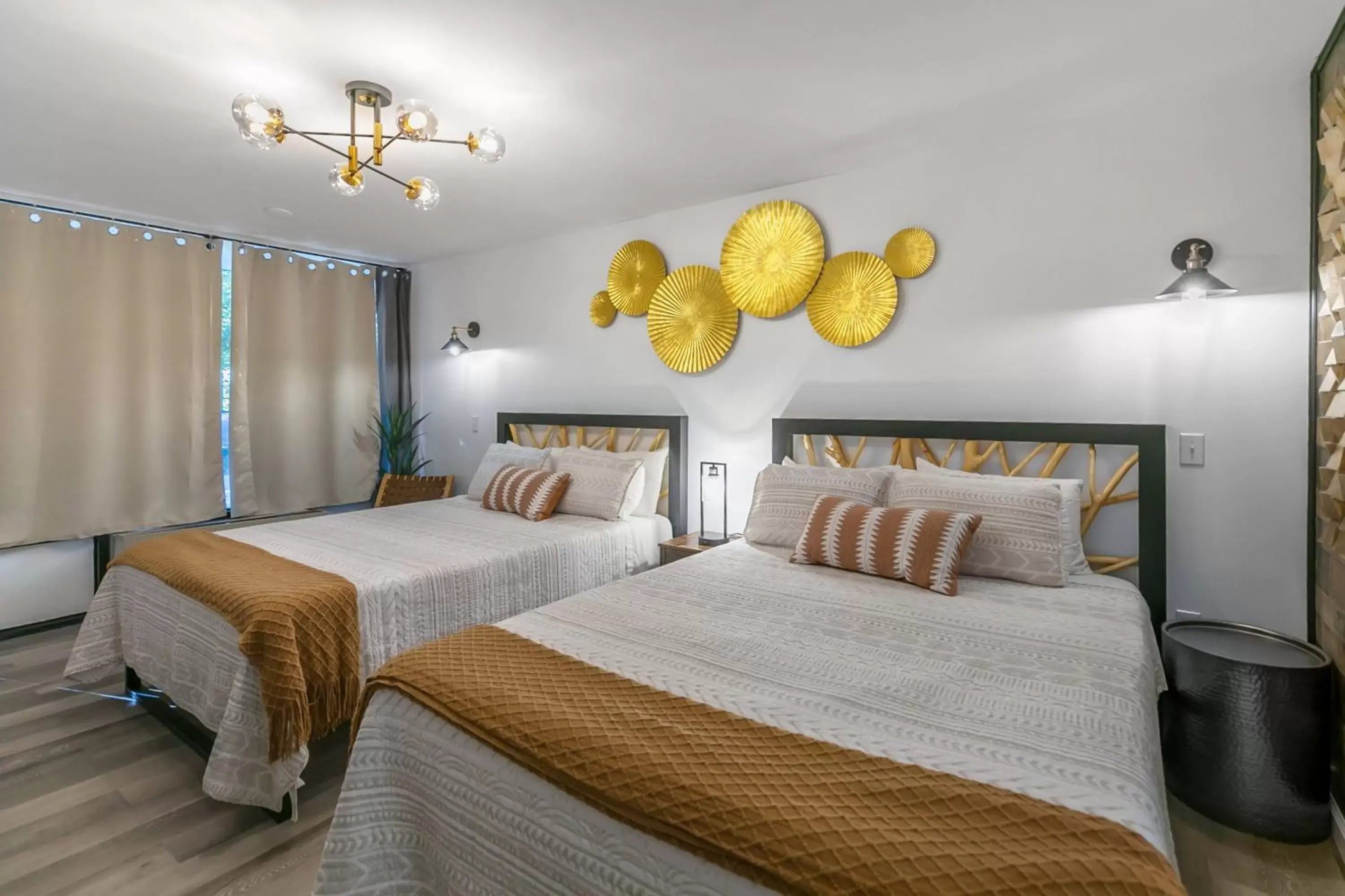 Bed in Candlewick Inn and Suites Bed in Candlewick Inn and Suites