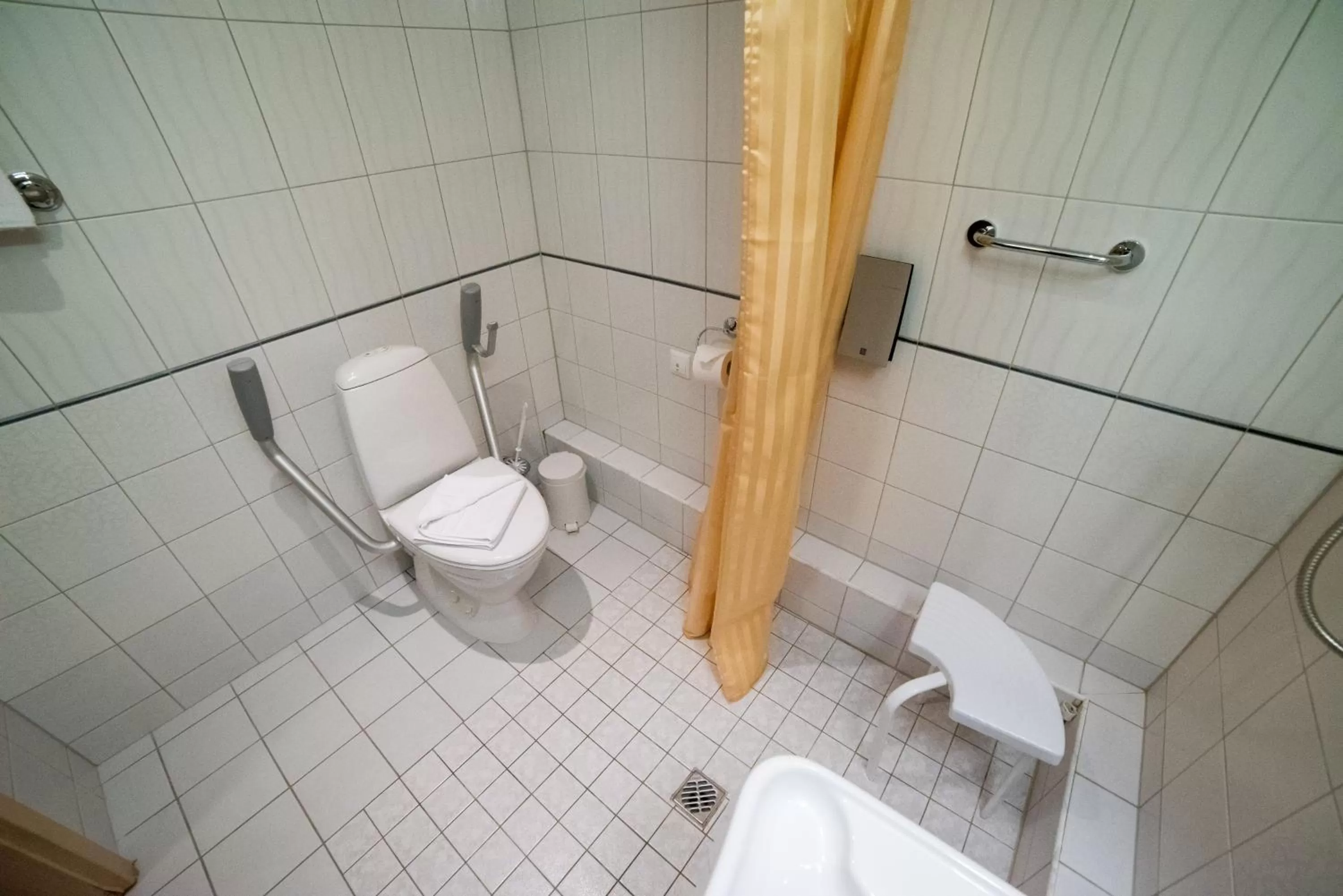 Shower in Hotel Tigra