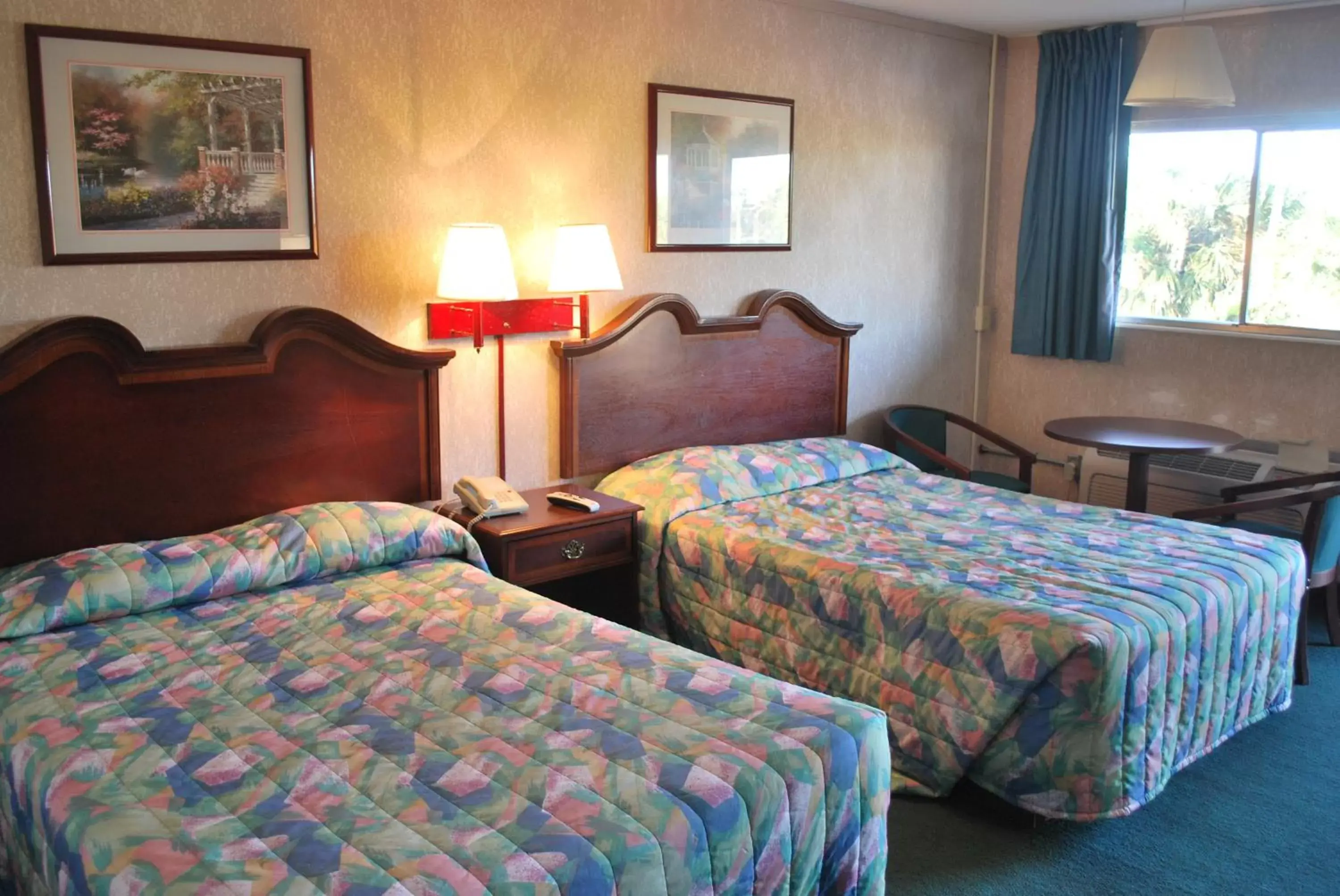 Bed in Best Motel Lakeland