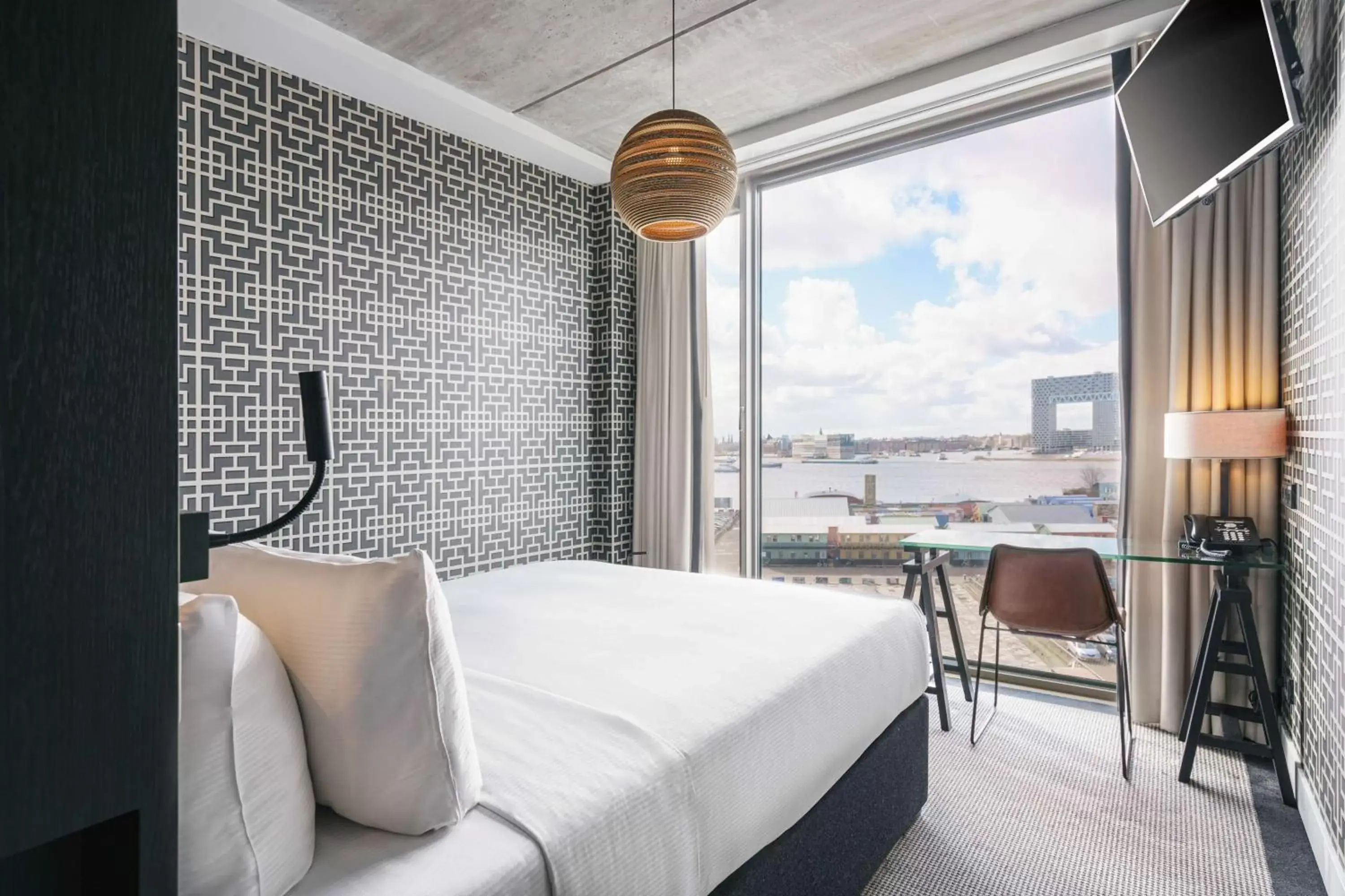 Bedroom in DoubleTree By Hilton Hotel Amsterdam - Ndsm Wharf