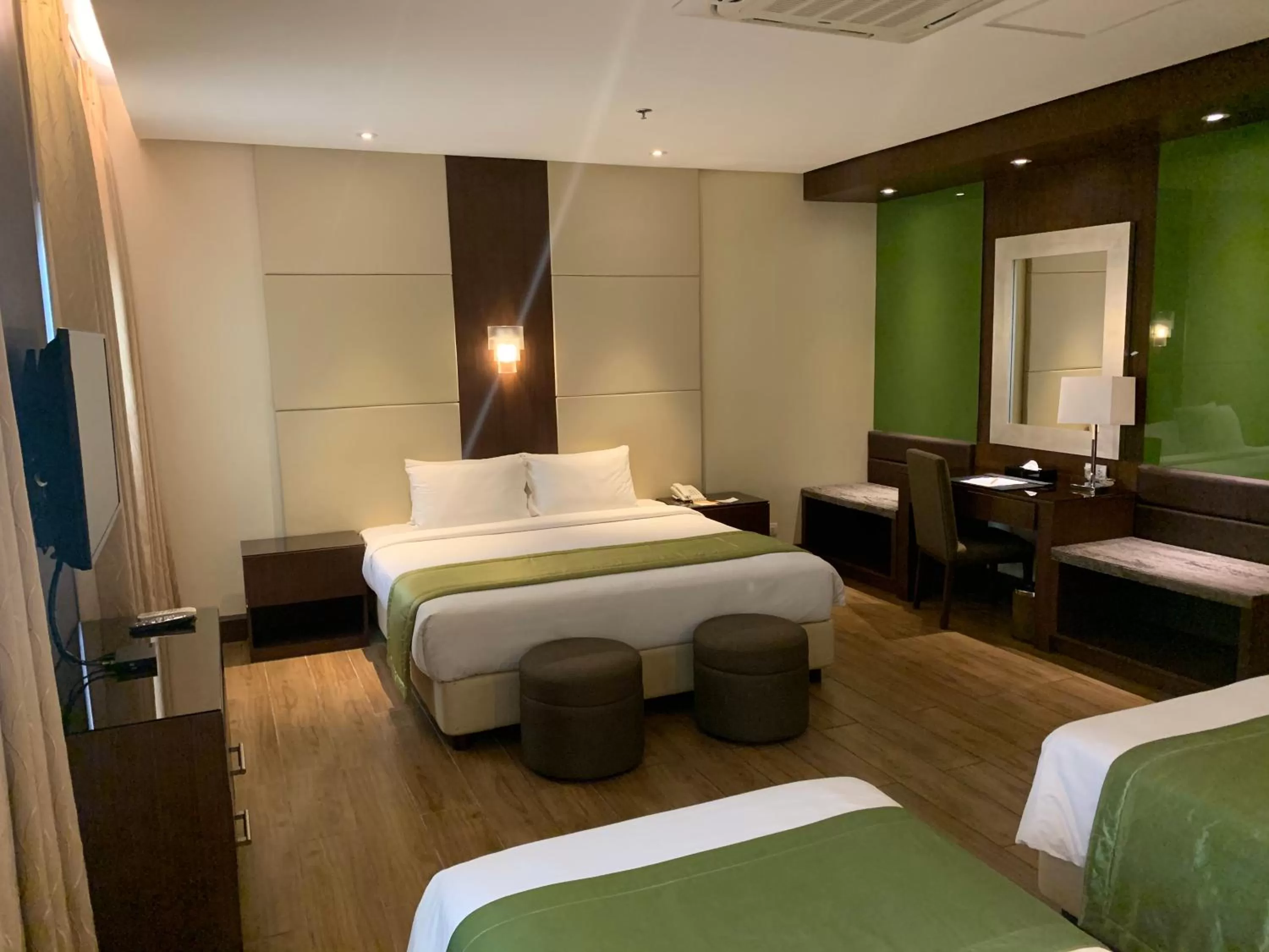 Bed in Hotel Monticello Tagaytay