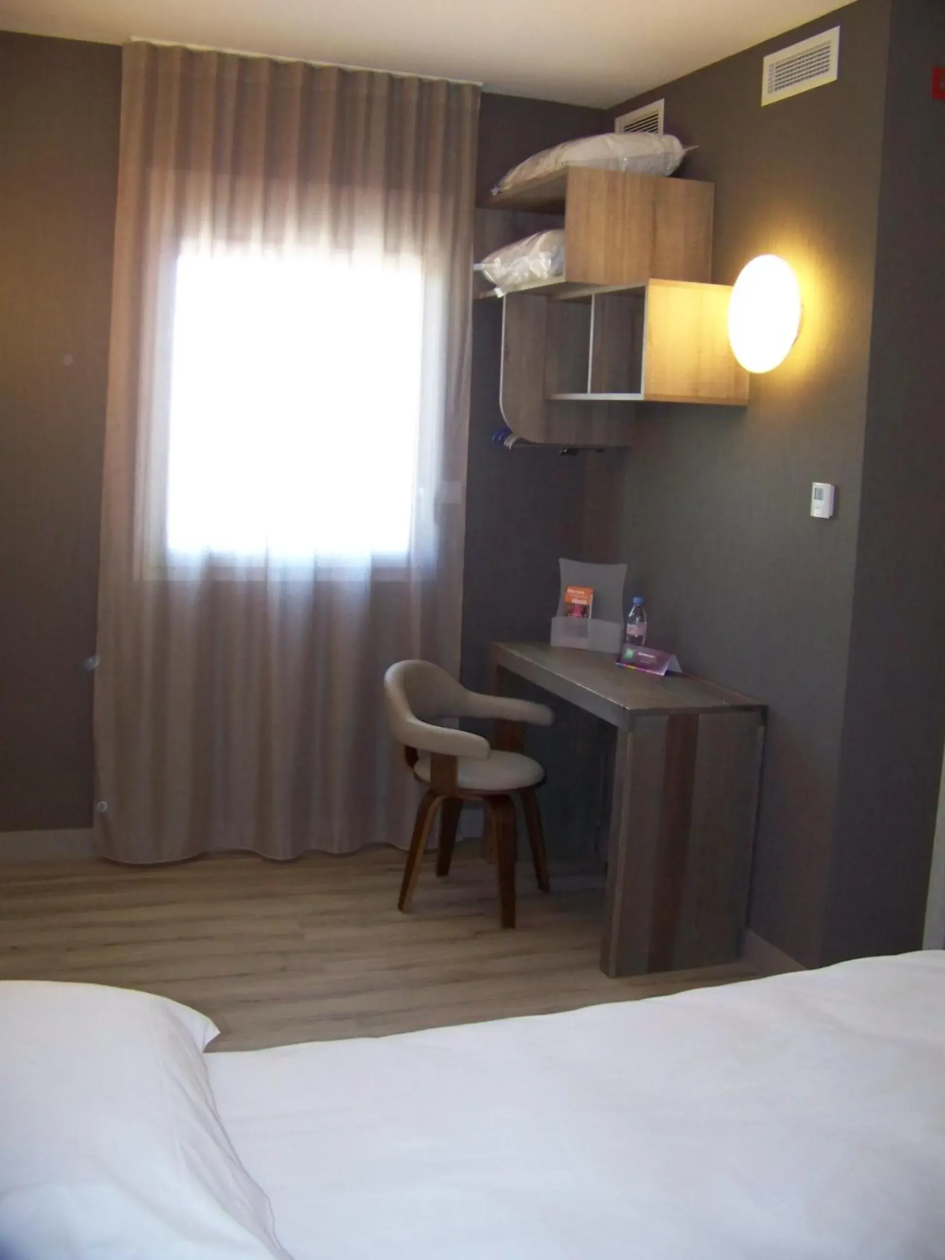 Bed in Ibis Styles Vierzon