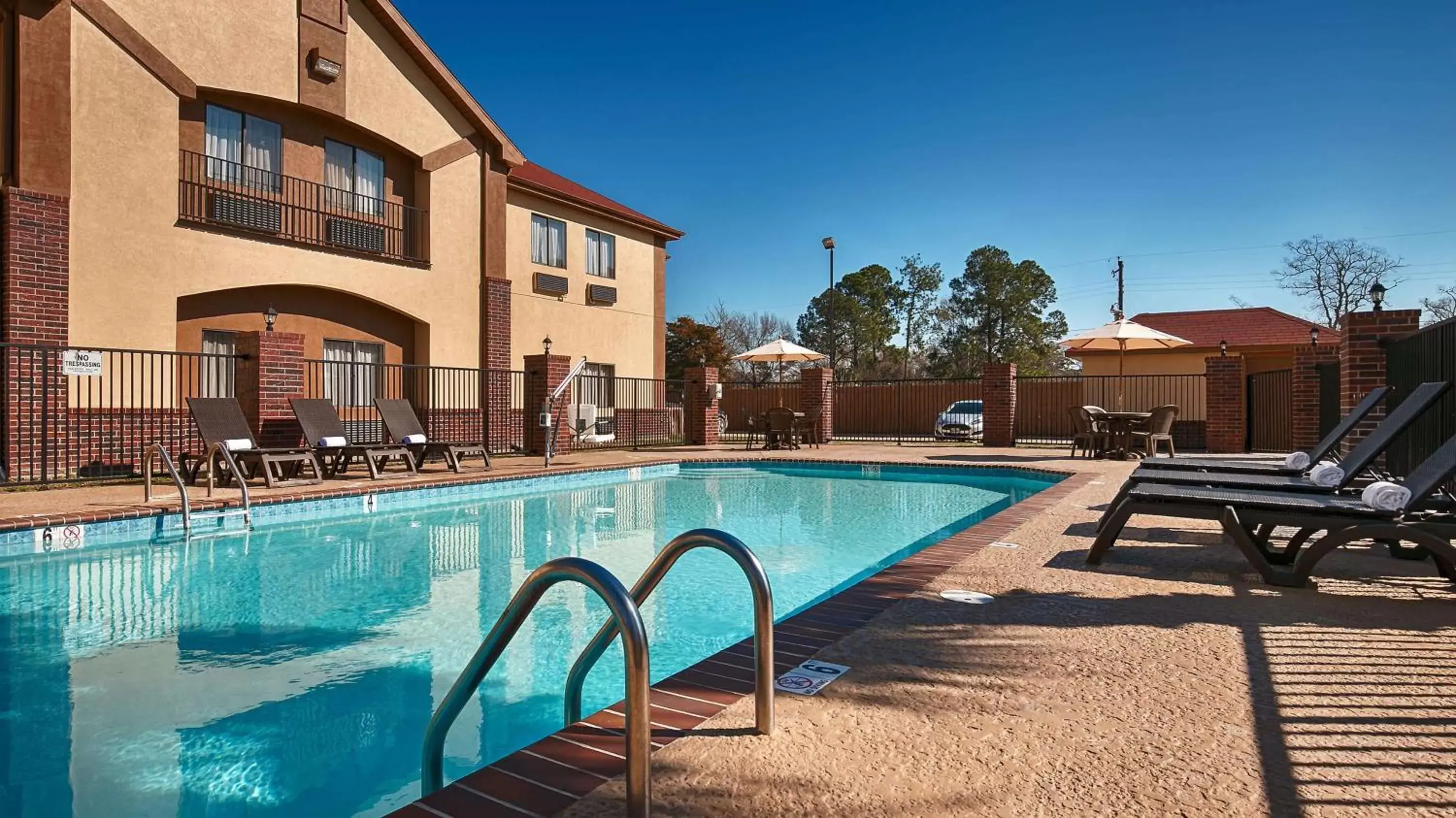 On site, Swimming Pool in Best Western Bayou Inn and Suites