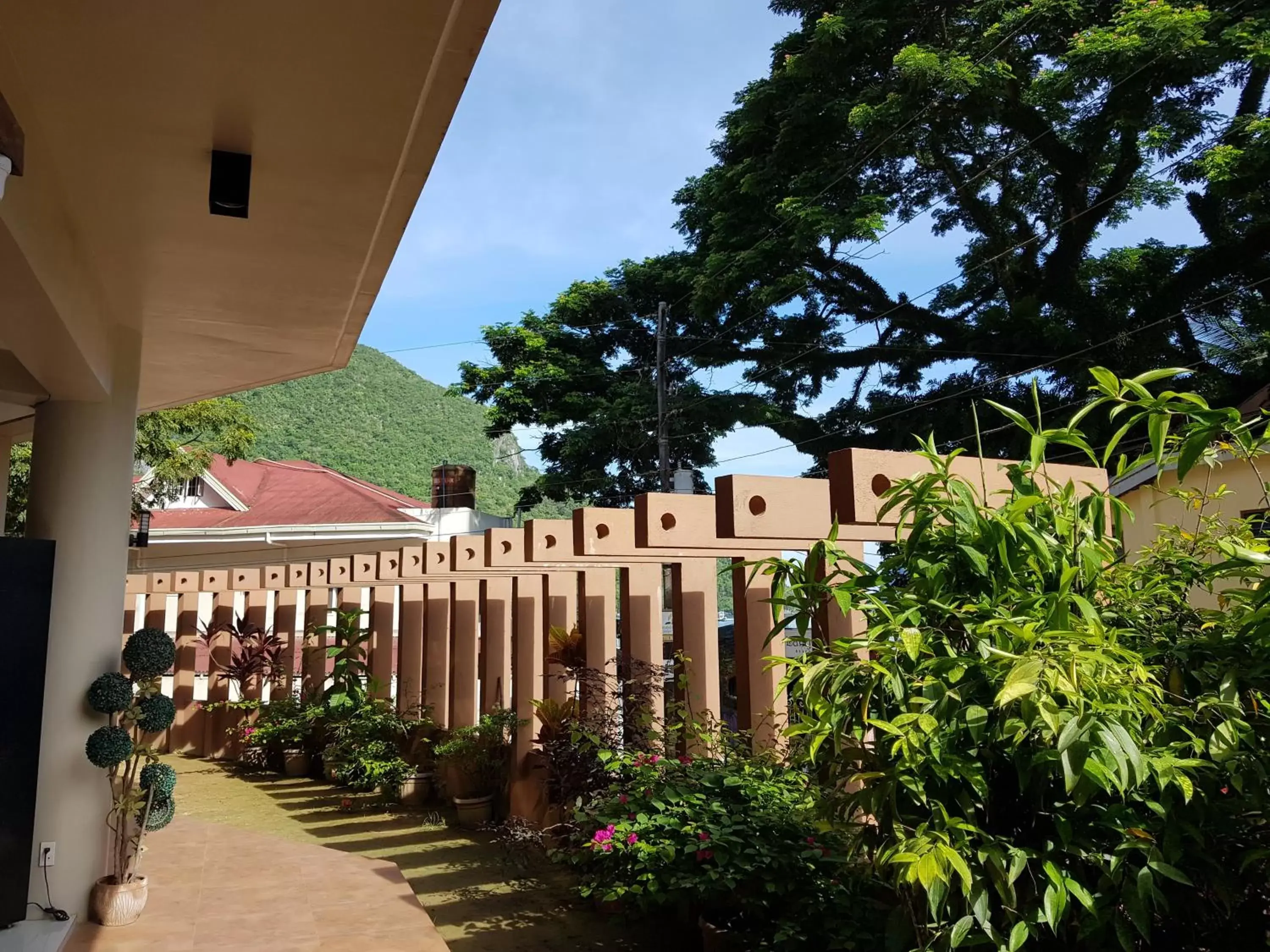 Facade/entrance, Property Building in Inngo Tourist Inn