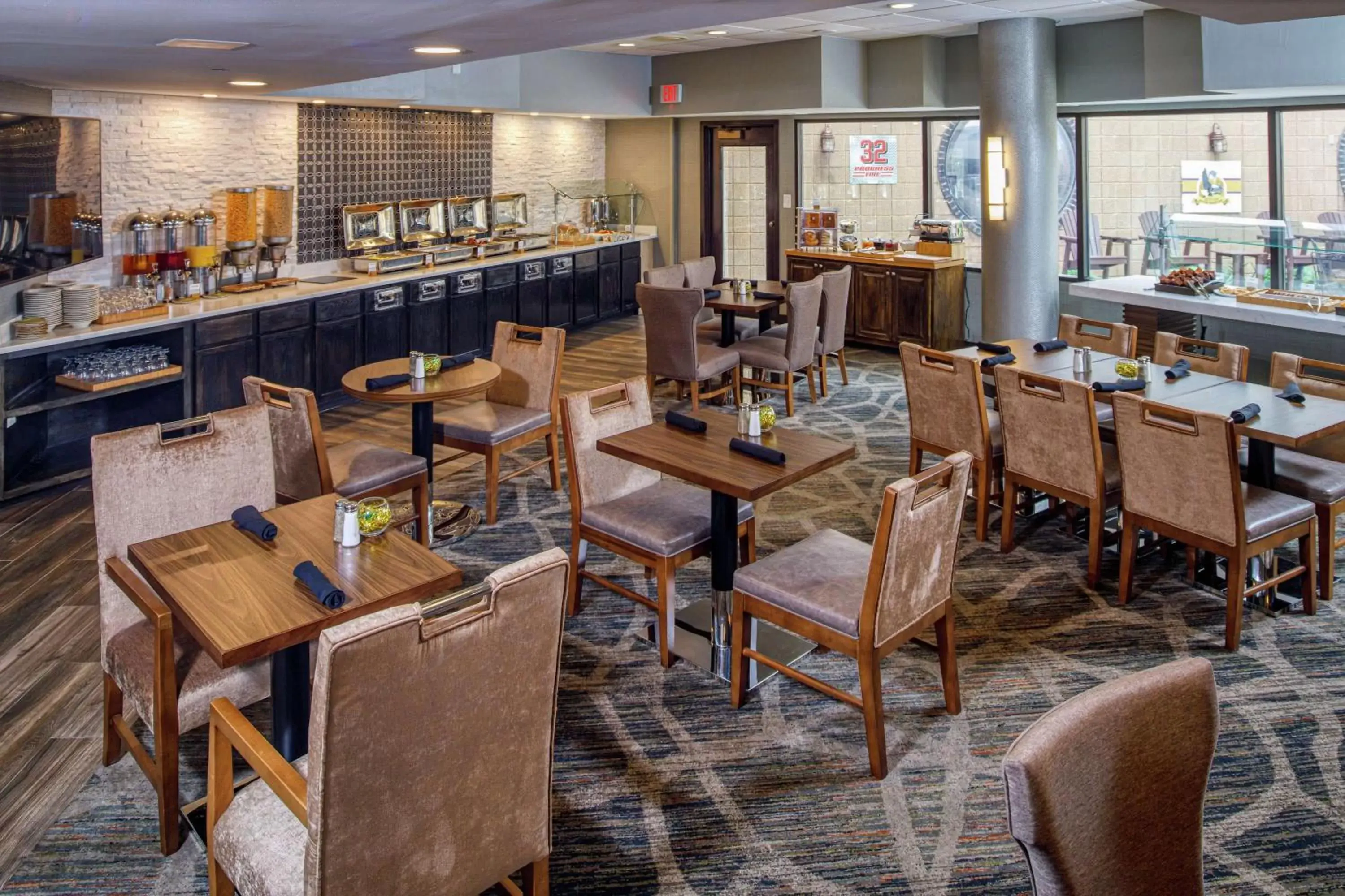 Dining area, Restaurant/Places to Eat in DoubleTree by Hilton Appleton, WI