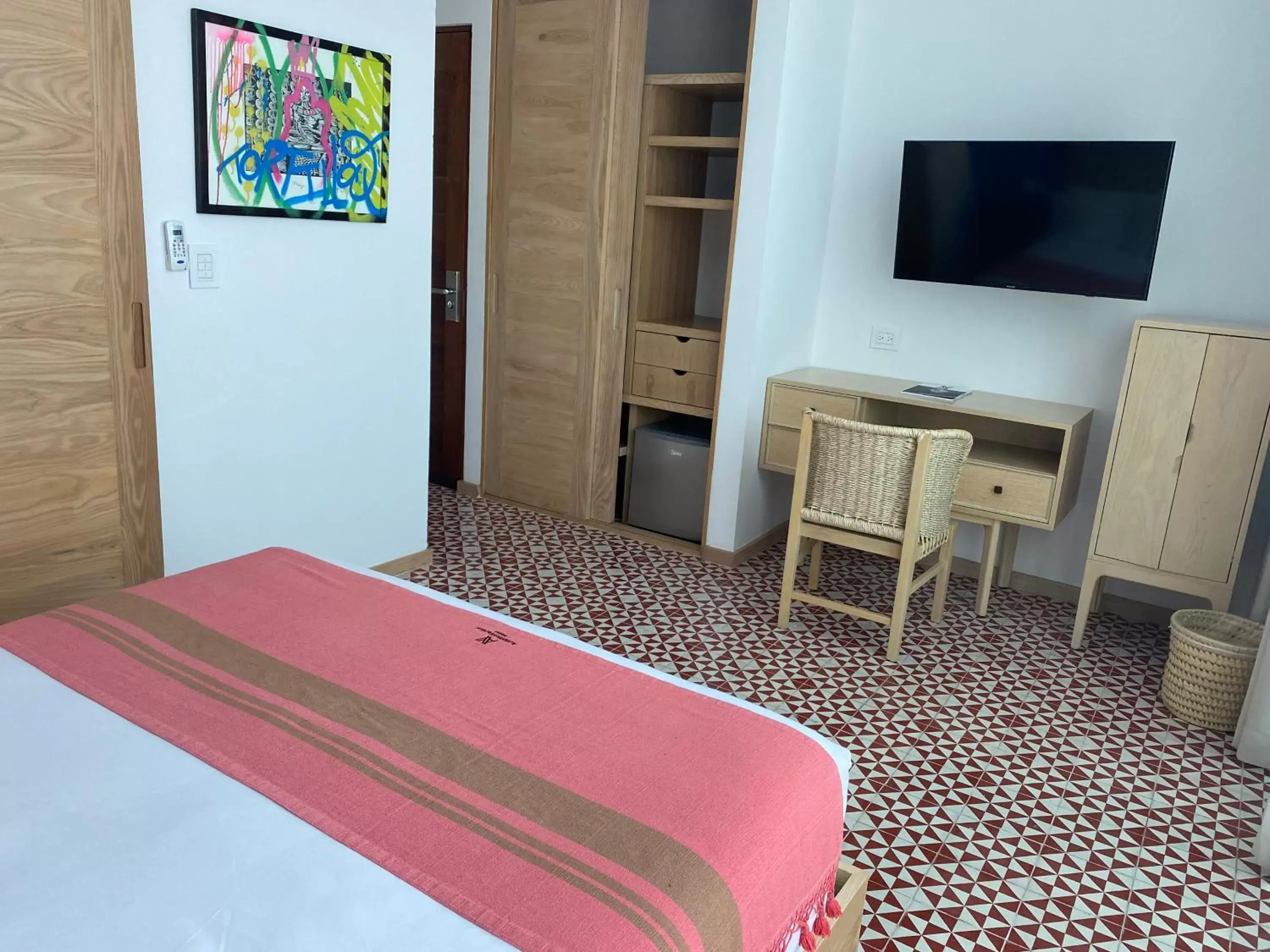 Bed, TV/Entertainment Center in Auténtico Vertical Playa del Carmen