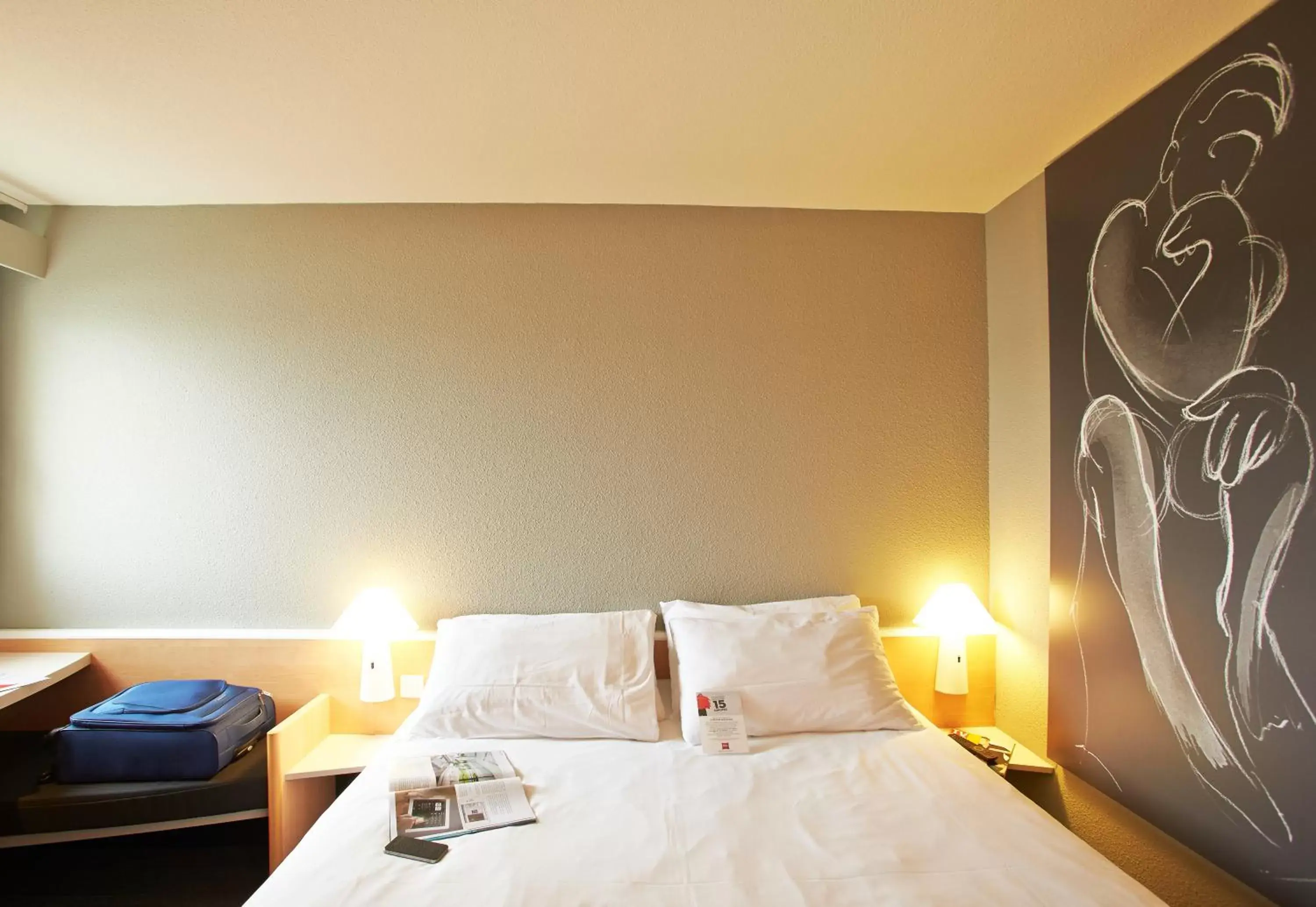 Bedroom, Bed in Ibis Auray