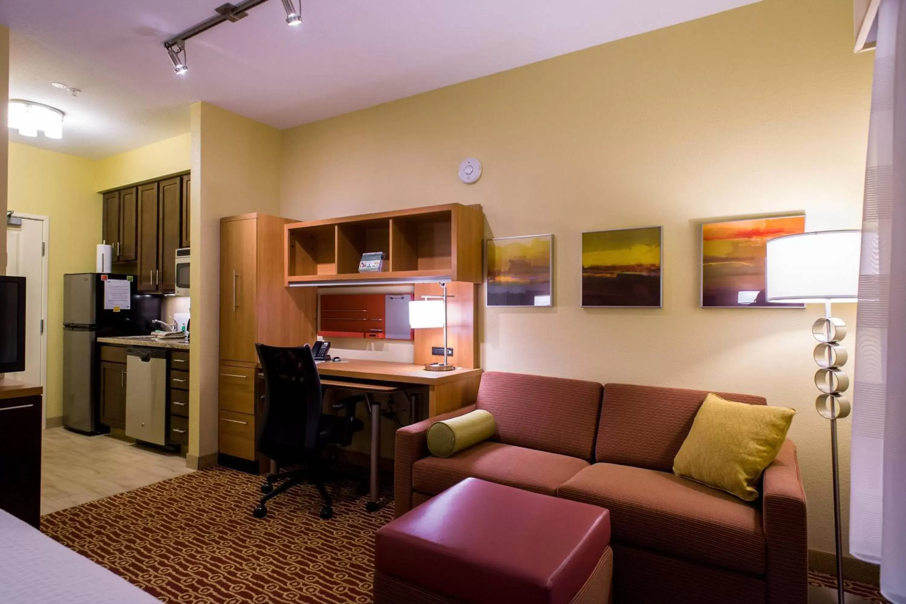 Photo of the whole room, Seating Area in TownePlace Suites by Marriott Roswell