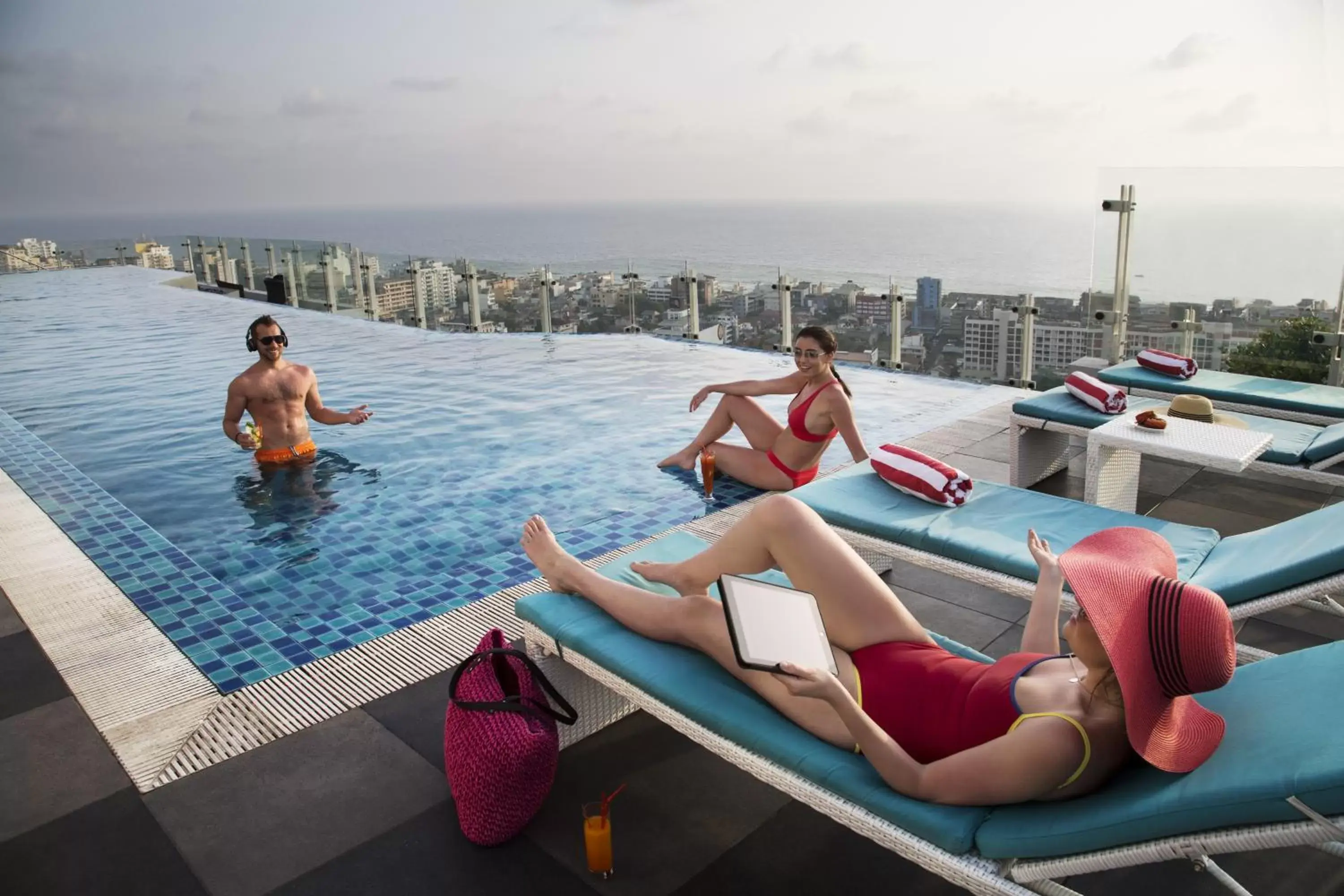 Swimming Pool in Cinnamon Red Colombo