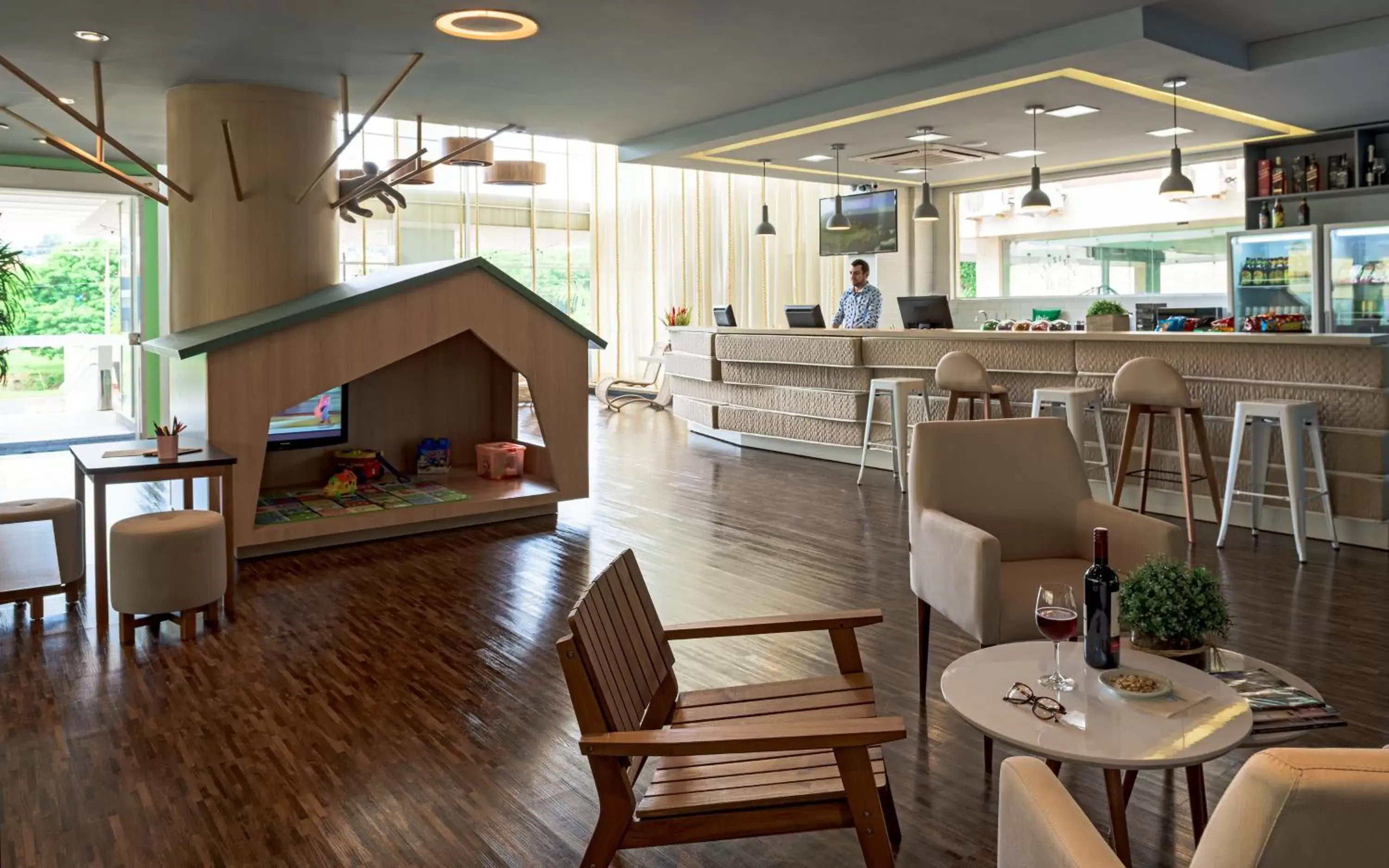 Lobby or reception, Lounge/Bar in ibis Styles Ribeirao Preto Maurilio Biagi