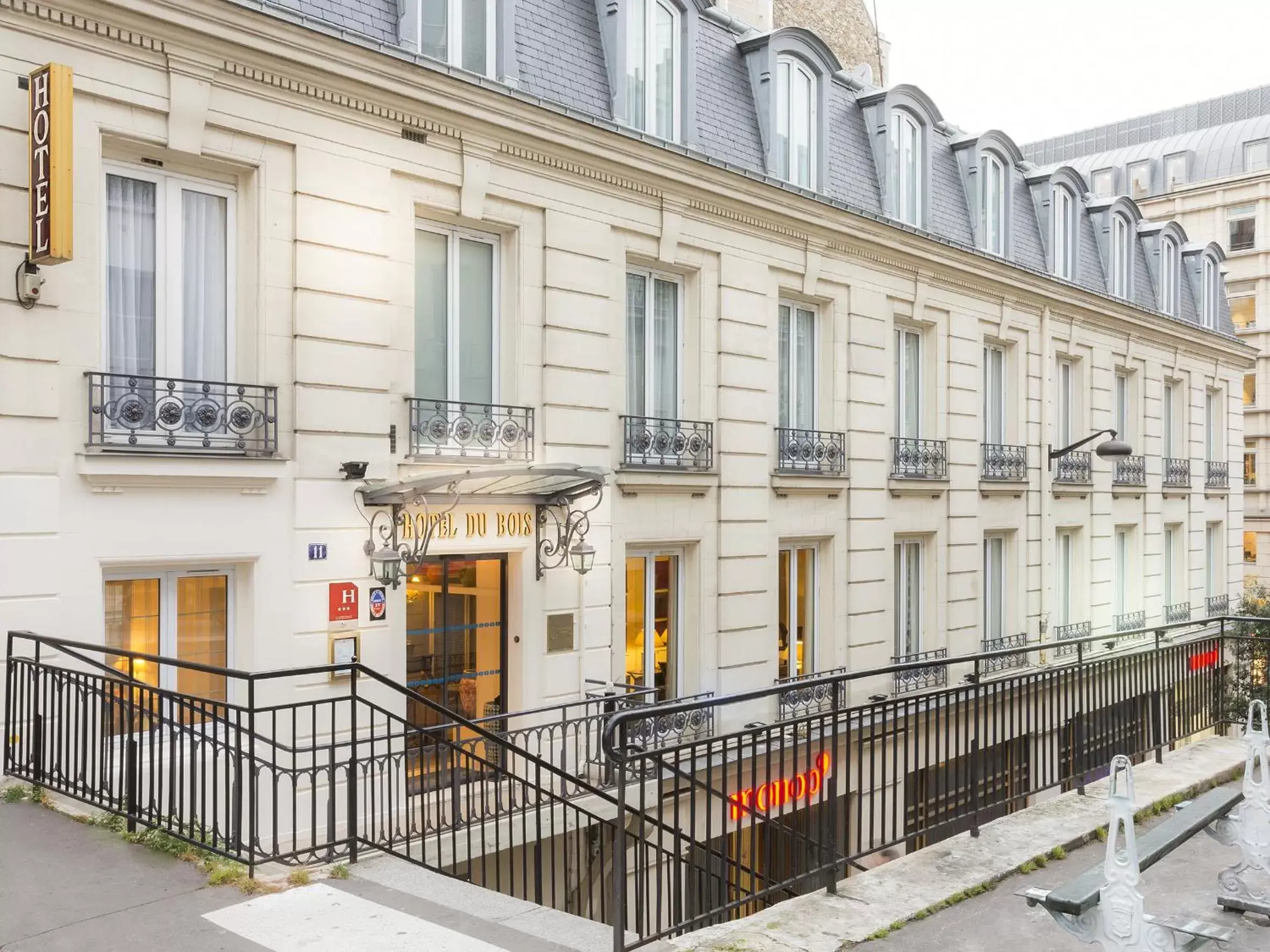 Facade/entrance, Property Building in Hôtel Du Bois Champs-Elysées