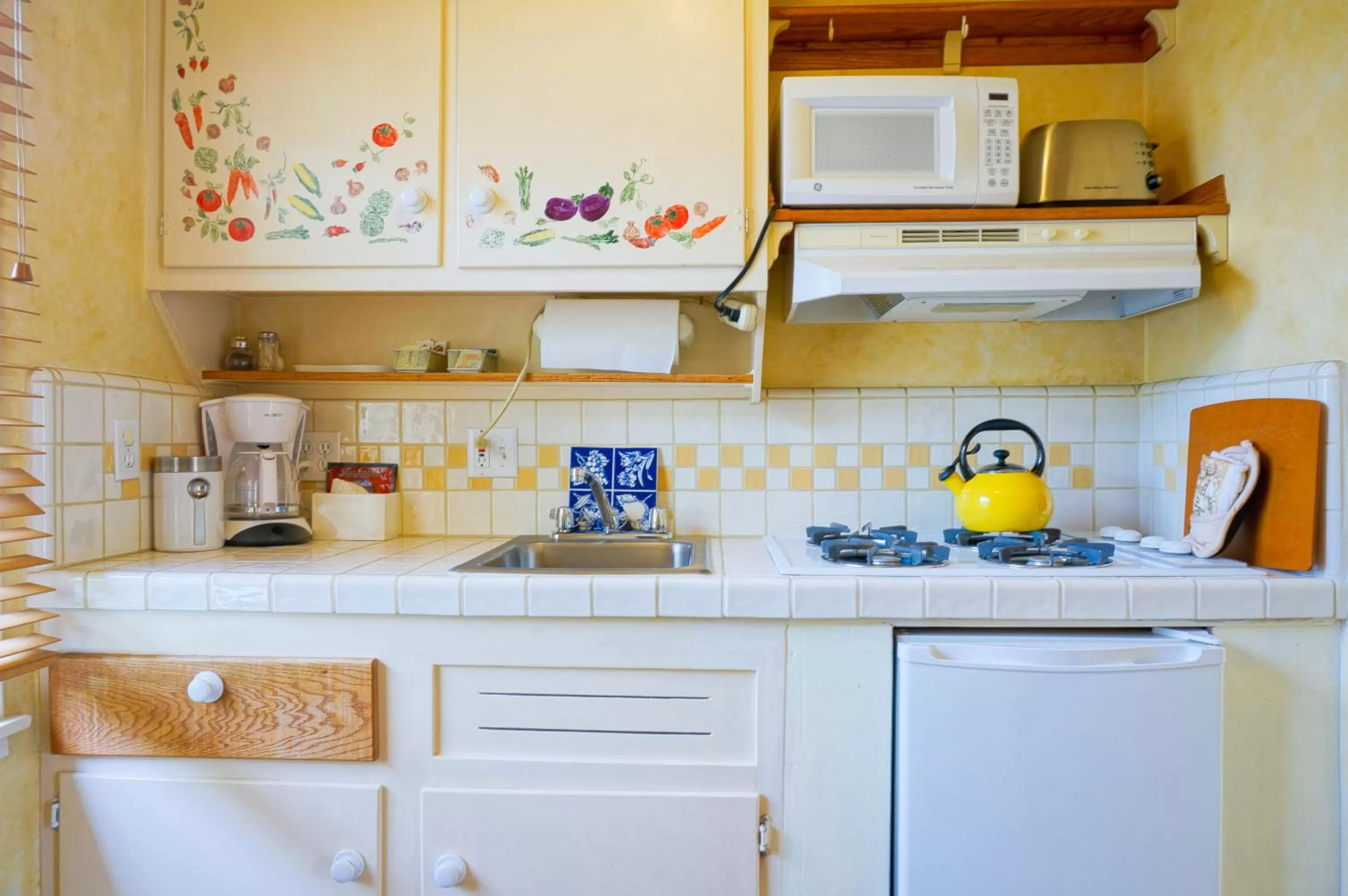 Kitchen or kitchenette in Harbor House Inn