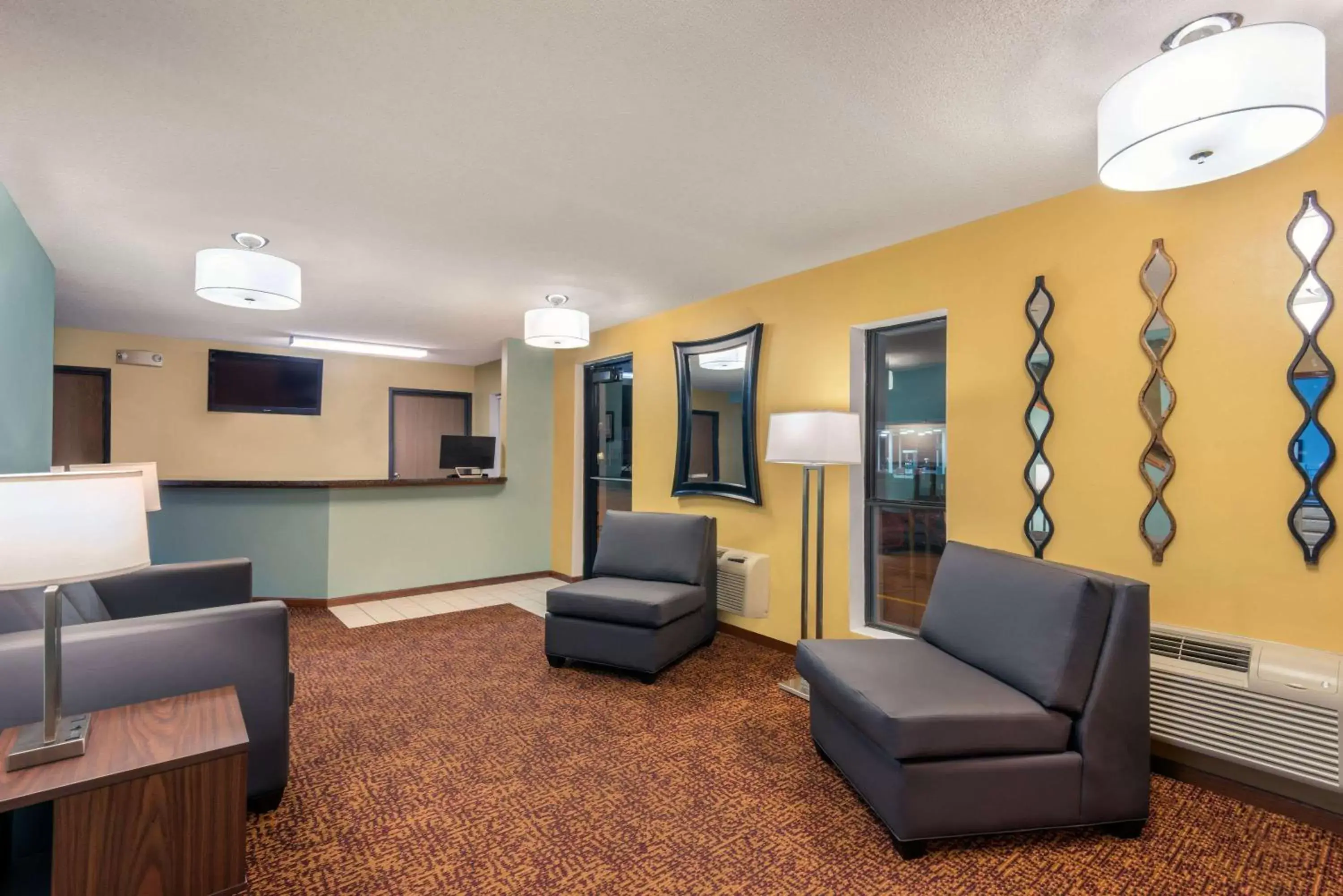 Lobby or reception, Seating Area in Super 8 by Wyndham Wakeeney