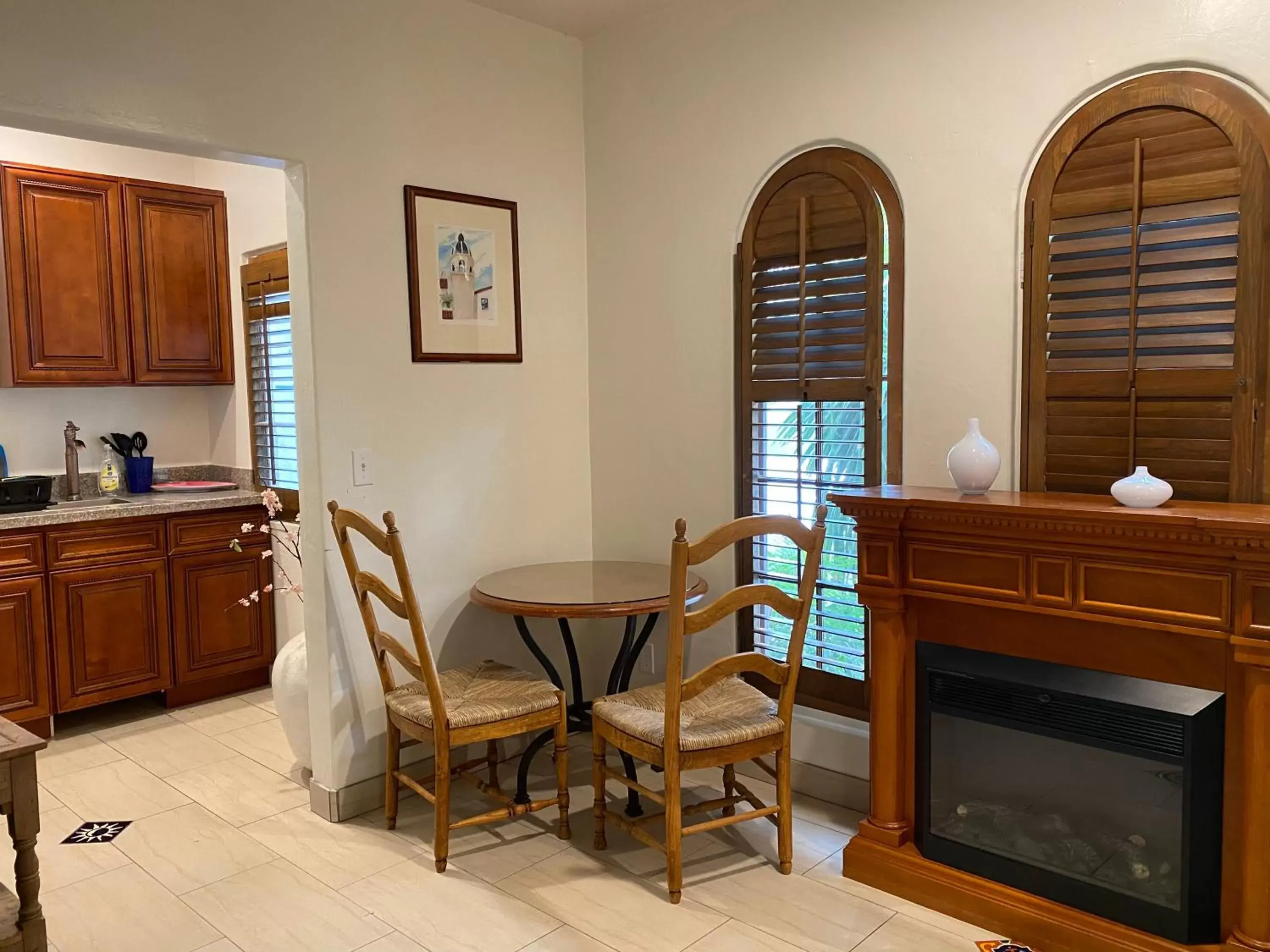 Dining Area in Villa Rosa Inn