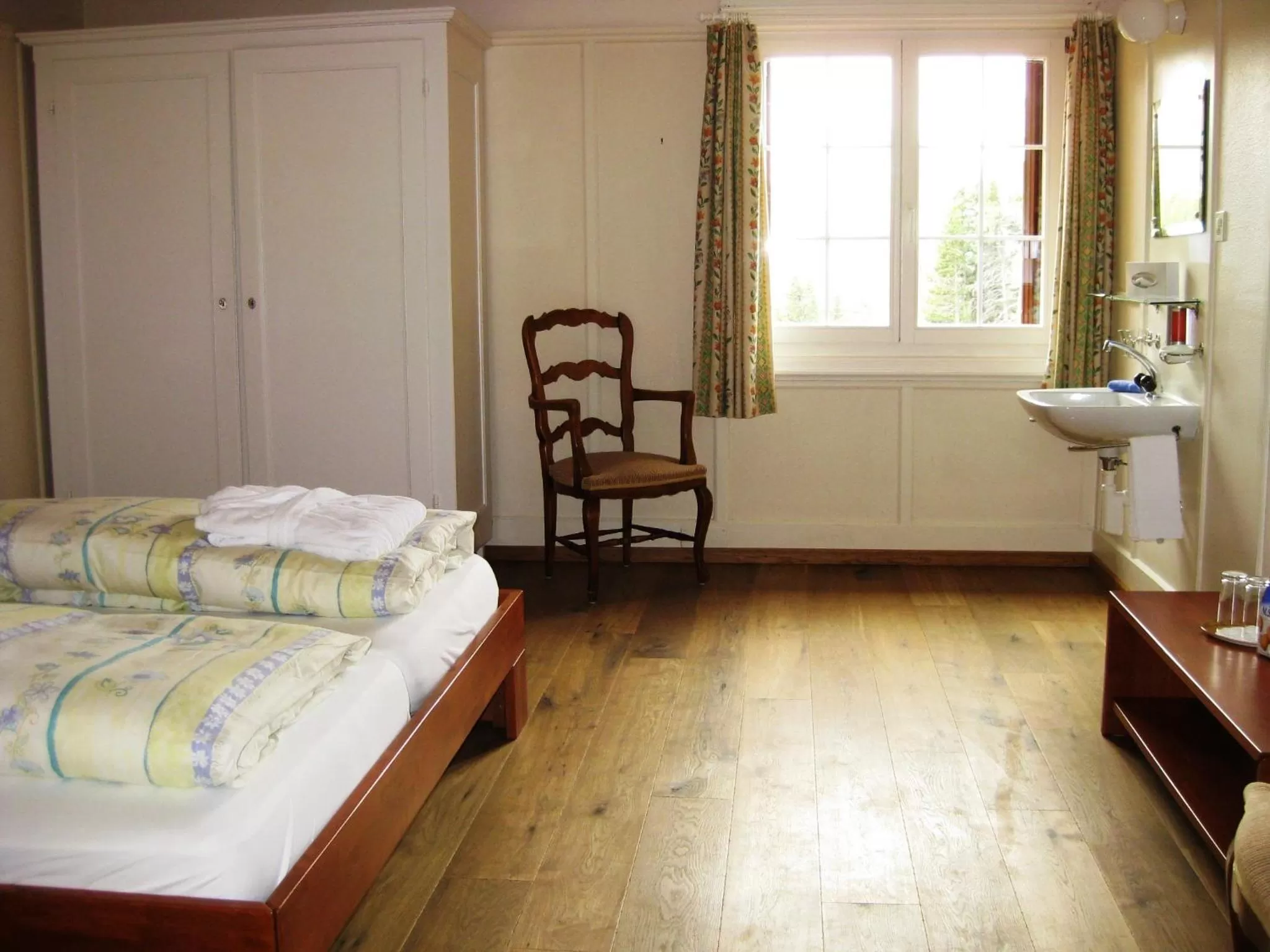 Family Room with Private External Bathroom in Hotel Chesa Spuondas