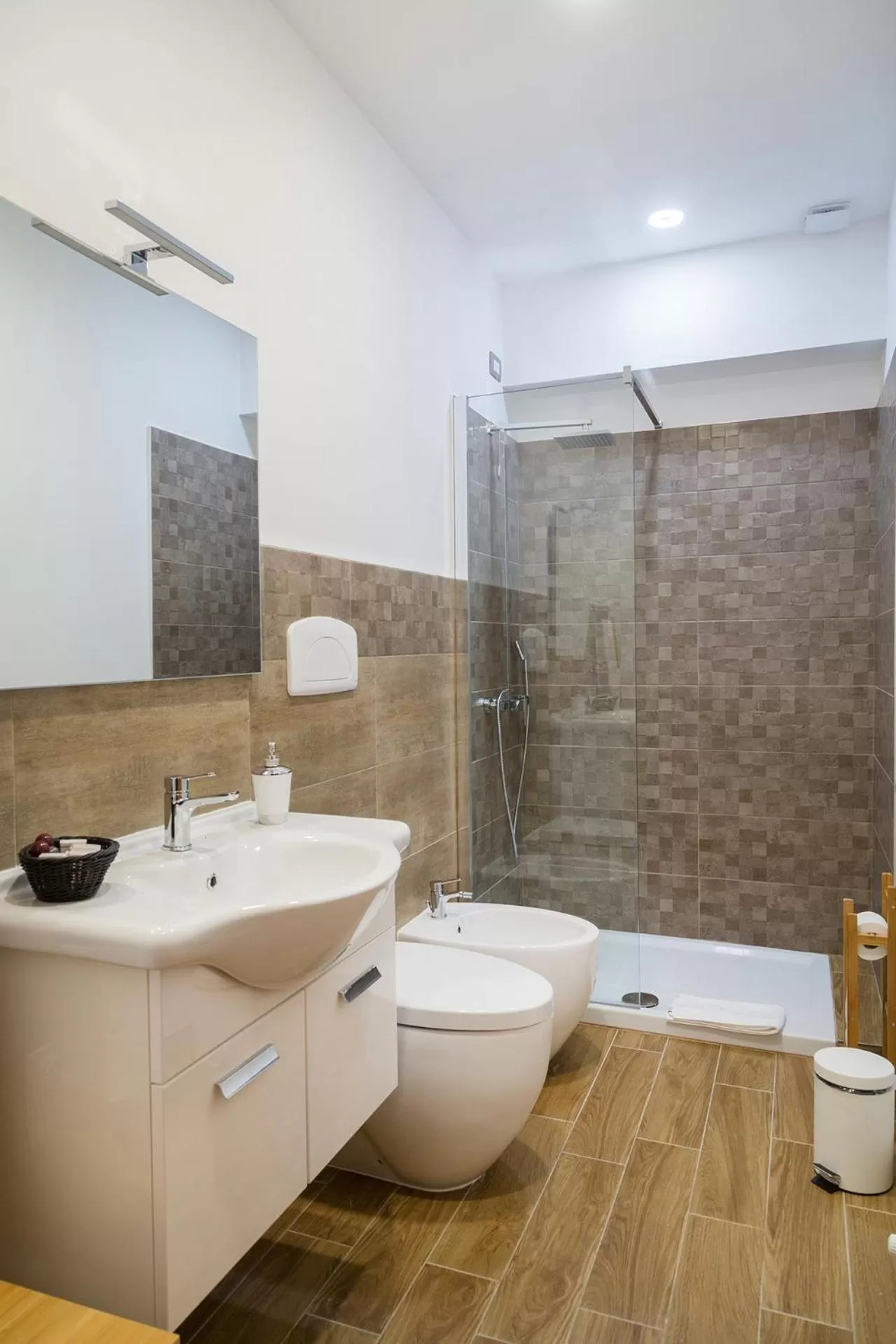 Shower in Donna Gina