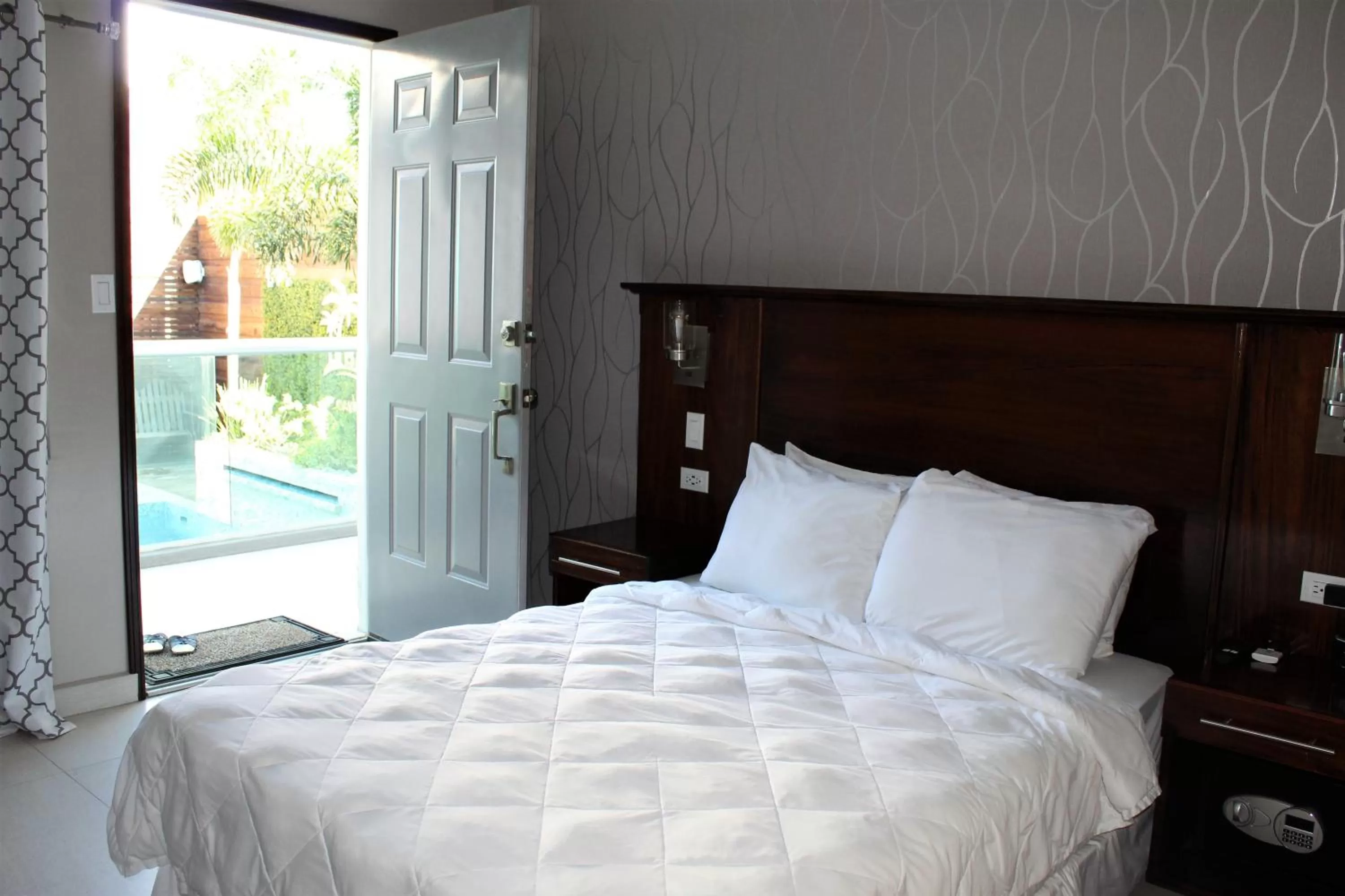 Bed in Barefoot Caye Caulker Hotel