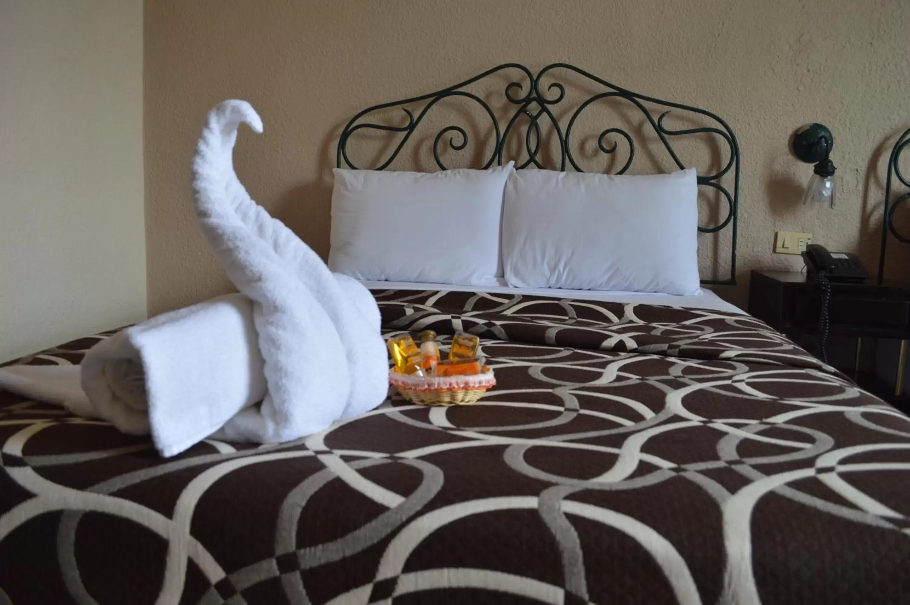 Bedroom, Bed in Hotel Colon Merida