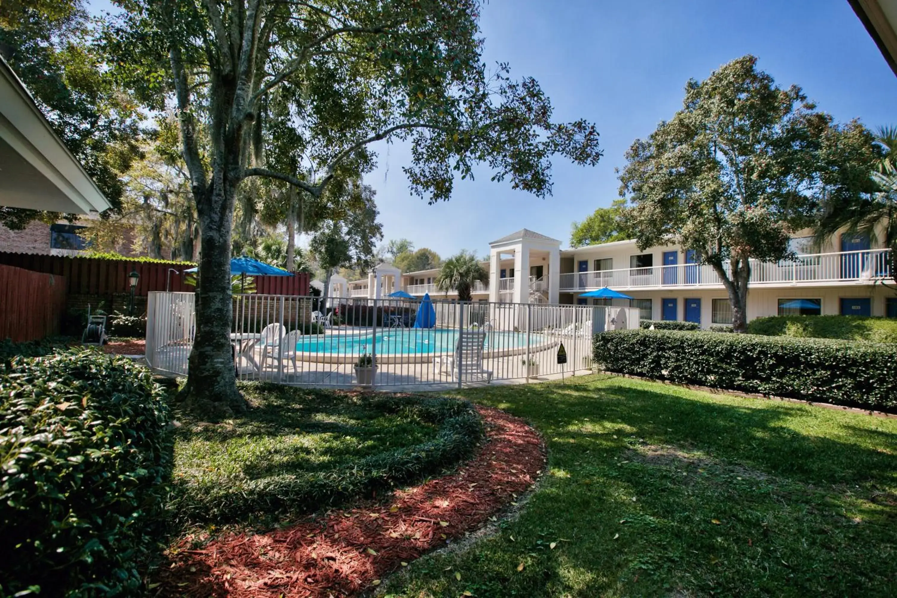 Swimming pool in Motel 6-Tallahassee, FL - Downtown