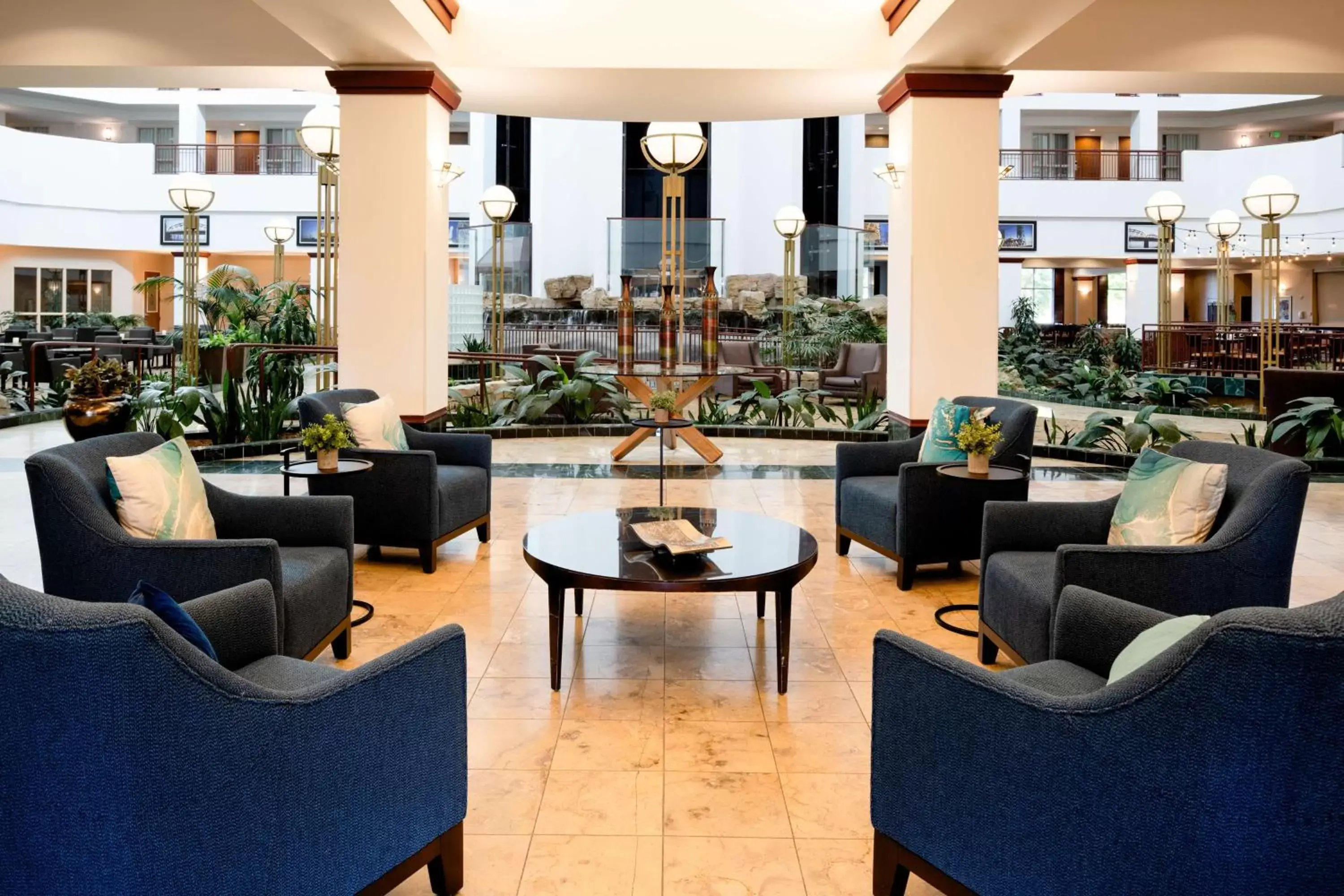 Lobby or reception in Embassy Suites by Hilton Portland Airport