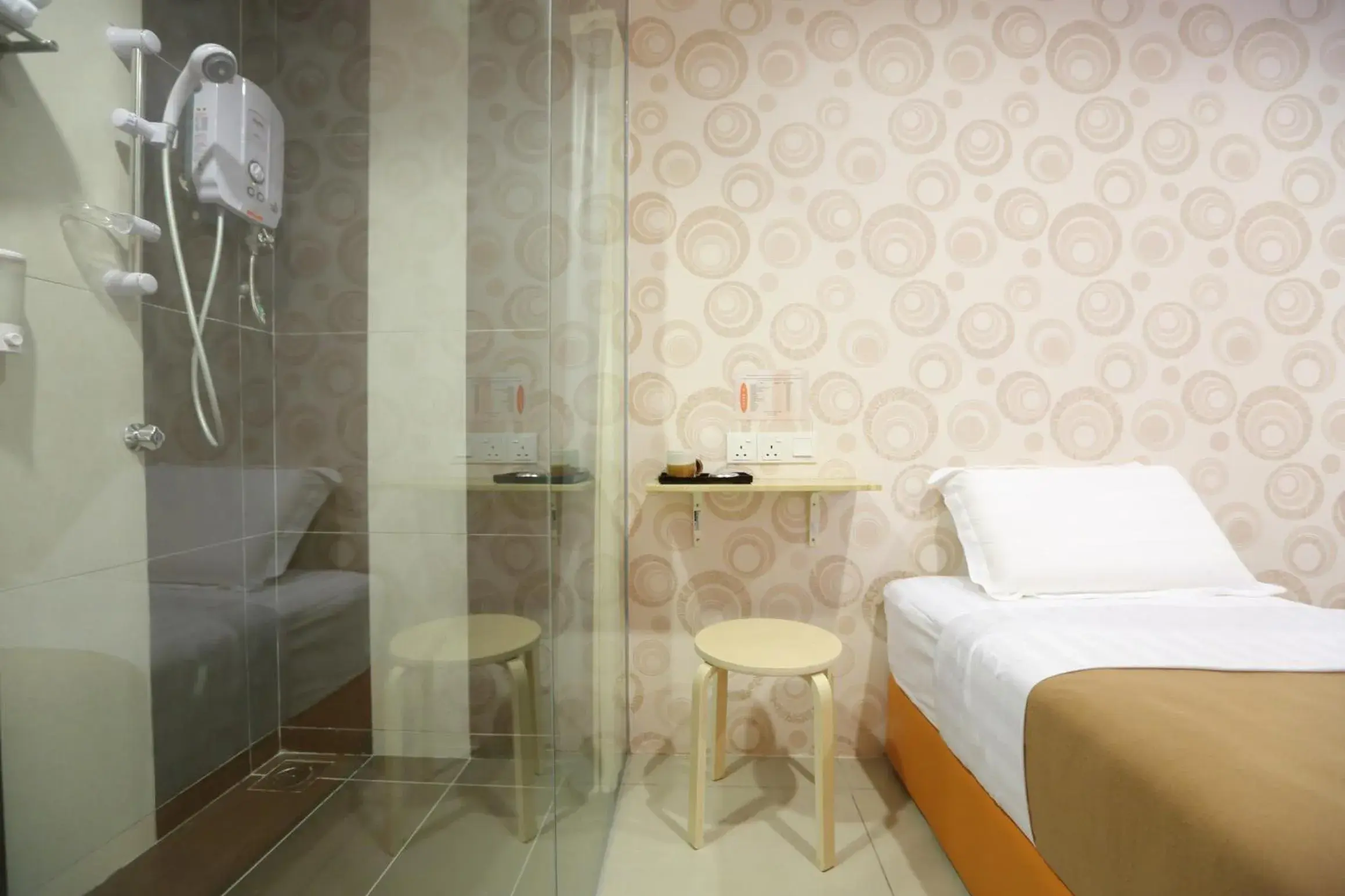 Shower, Bathroom in 1 Hotel Taman Connaught