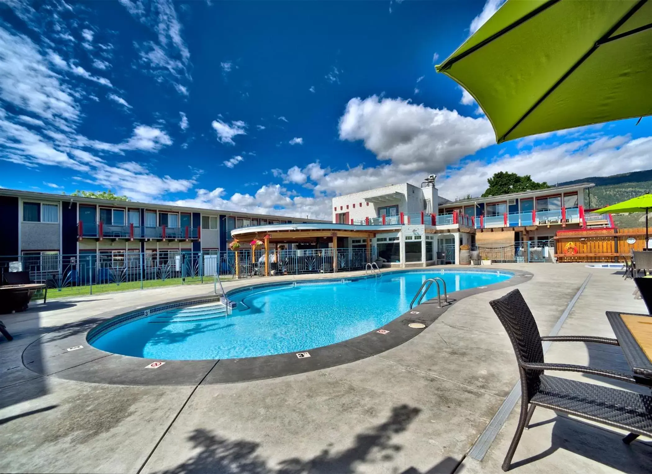 Swimming Pool in Bowmont Motel