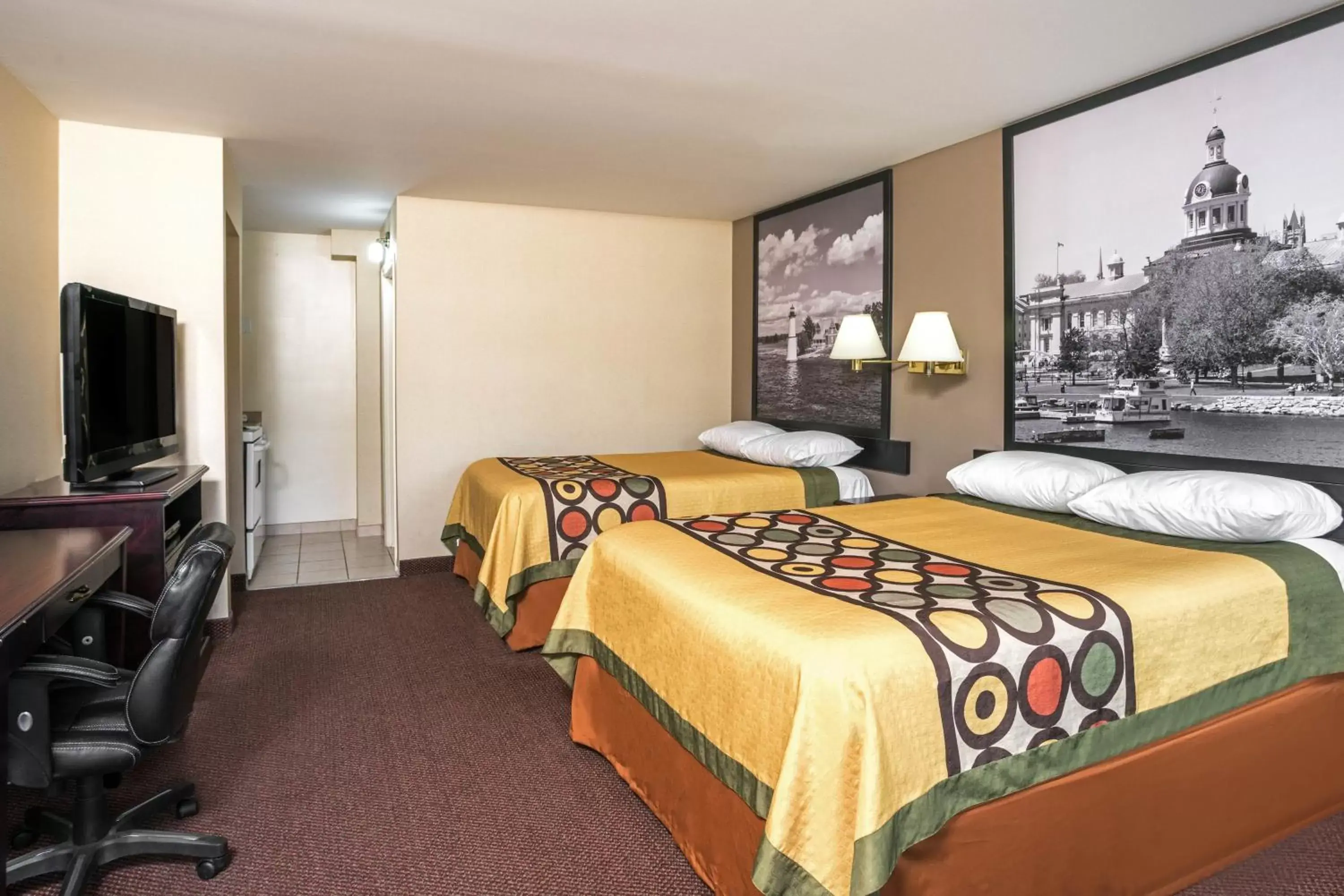 Deluxe Studio with Two Double Beds - Non-Smoking in Super 8 by Wyndham Kingston