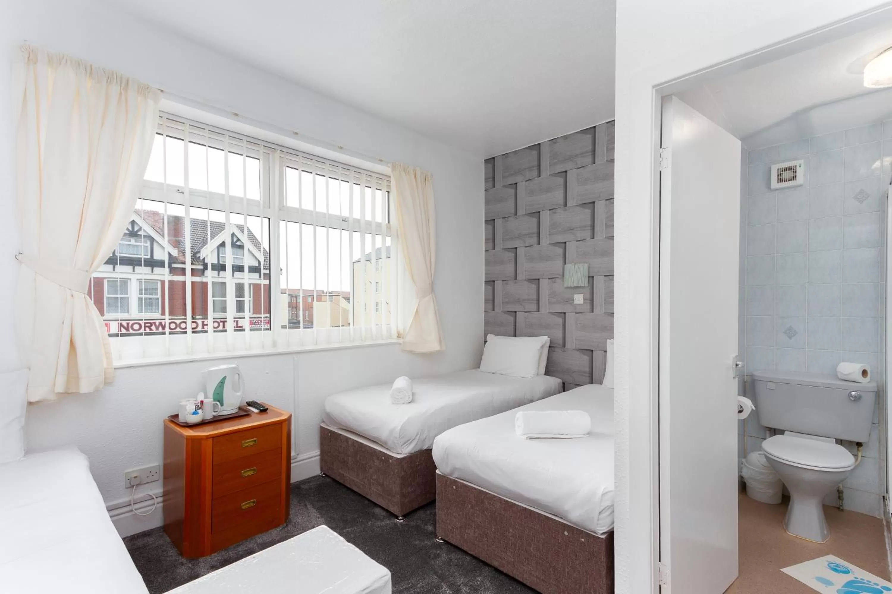 Bedroom, Bed in The Sandringham Court Hotel & Apartment Welcoming Large and Small Groups for 15 years