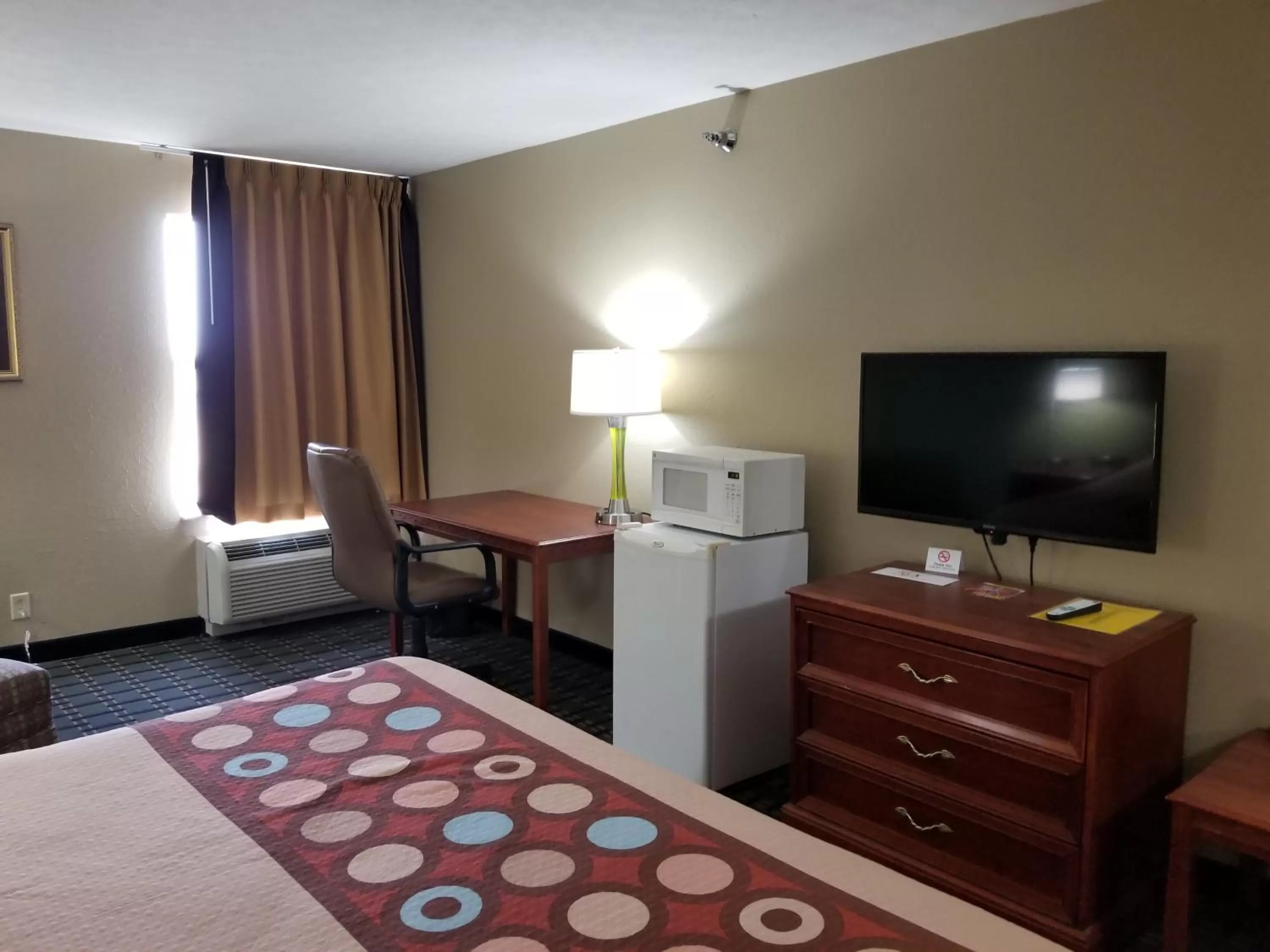 Bed in Super 8 by Wyndham Bellefontaine