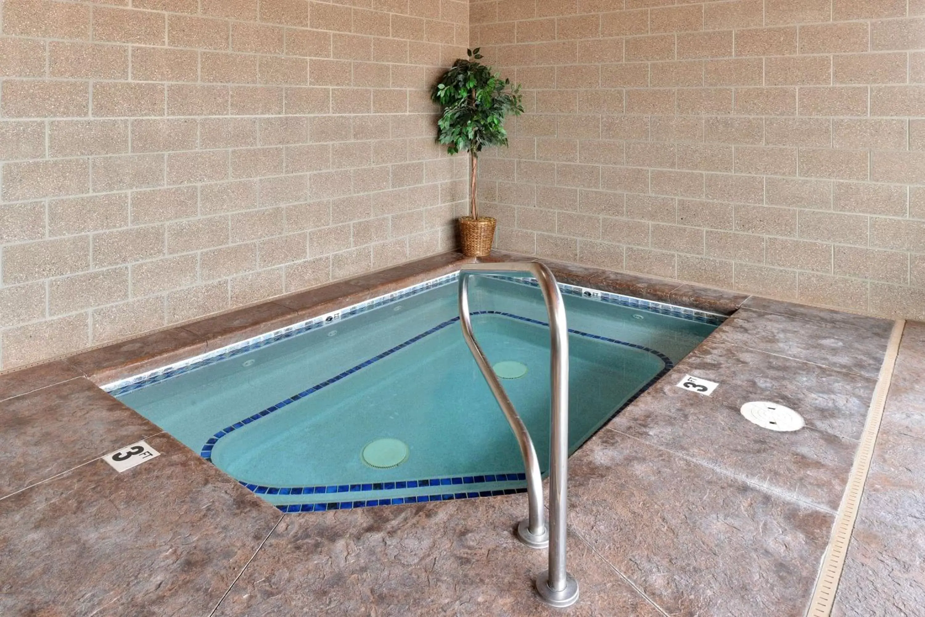 On site, Swimming Pool in Best Western Pendleton Inn