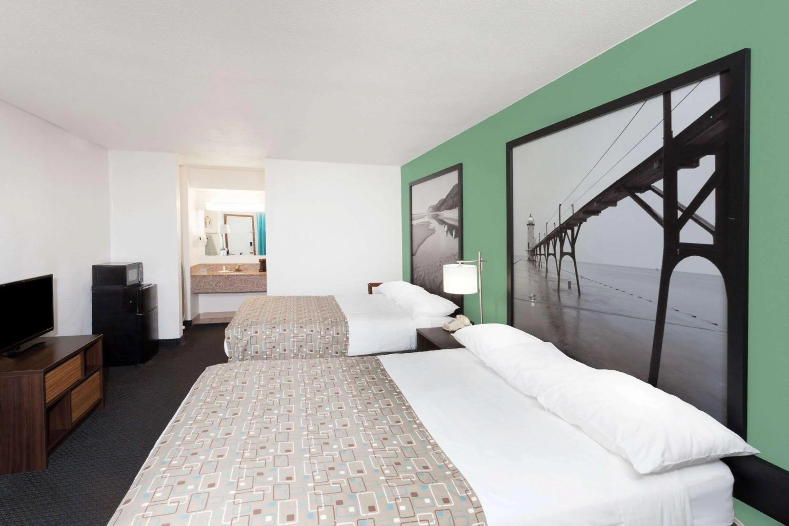 Photo of the whole room in Super 8 by Wyndham Stevensville St Joseph