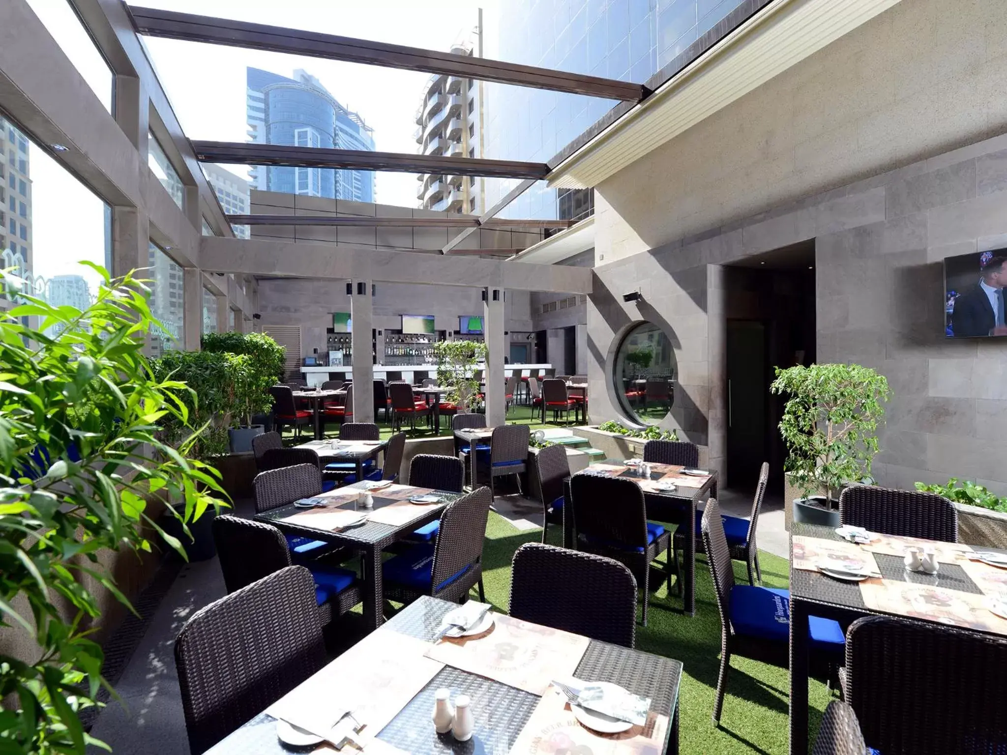 Patio, Restaurant/Places to Eat in Grand Millennium Dubai