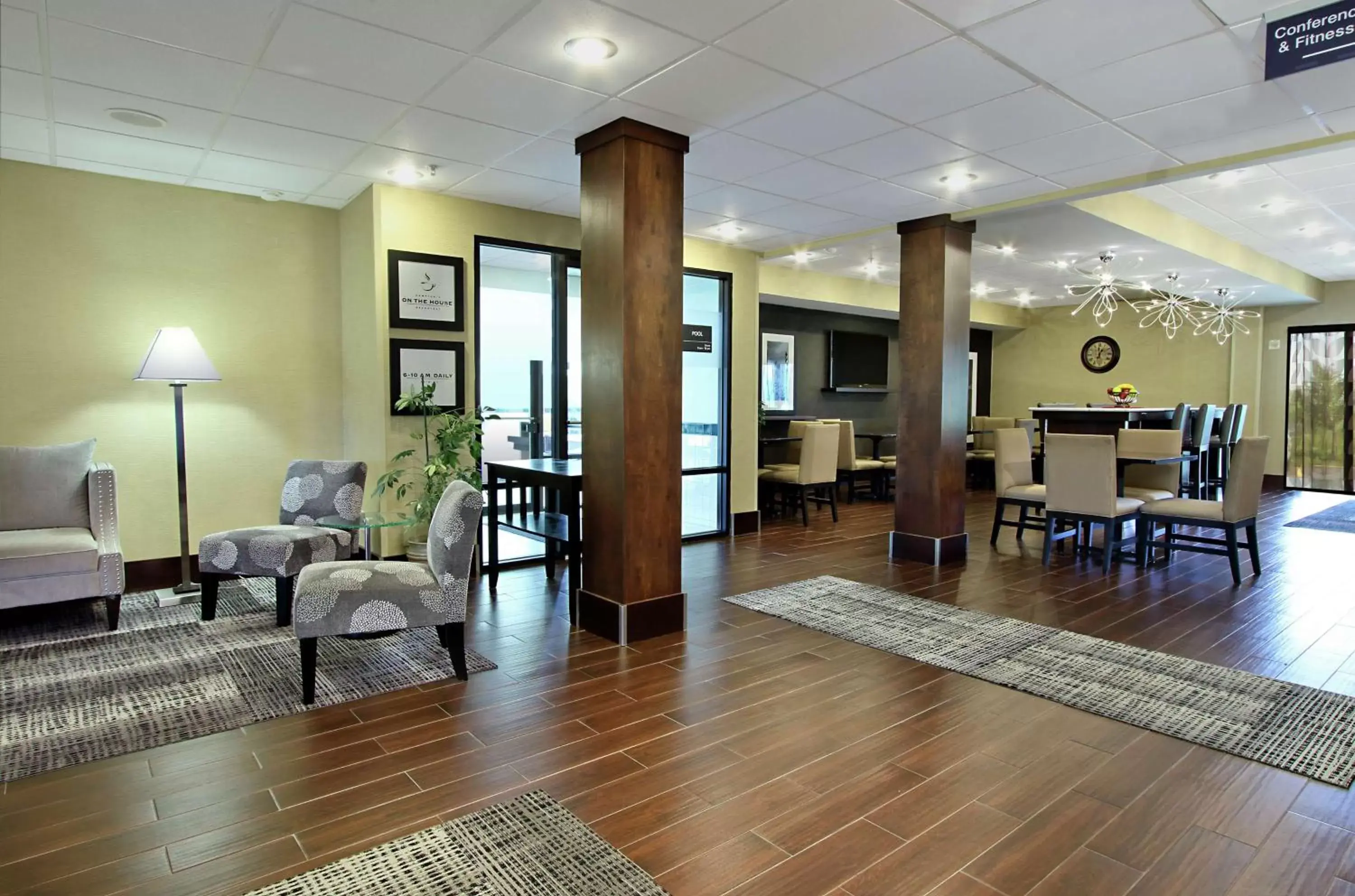 Property building, Seating Area in Hampton Inn Ashtabula